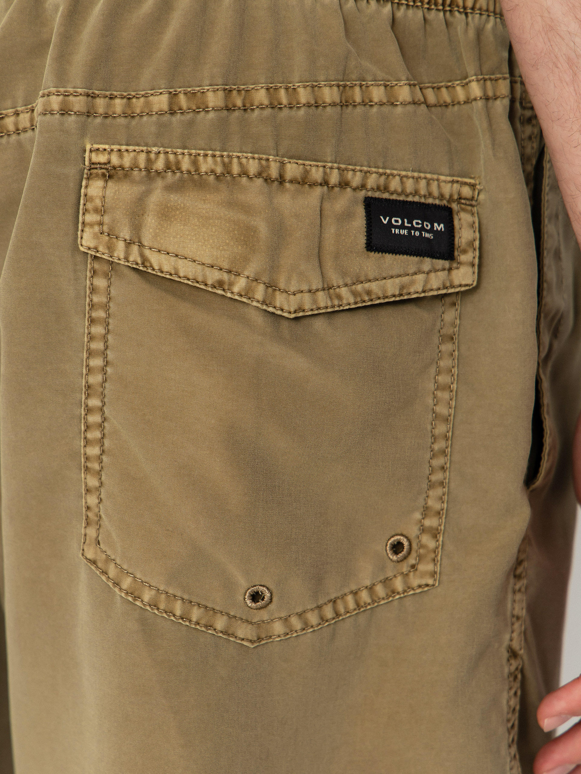 Kraťasy Volcom Center Trunk 17 (desert)