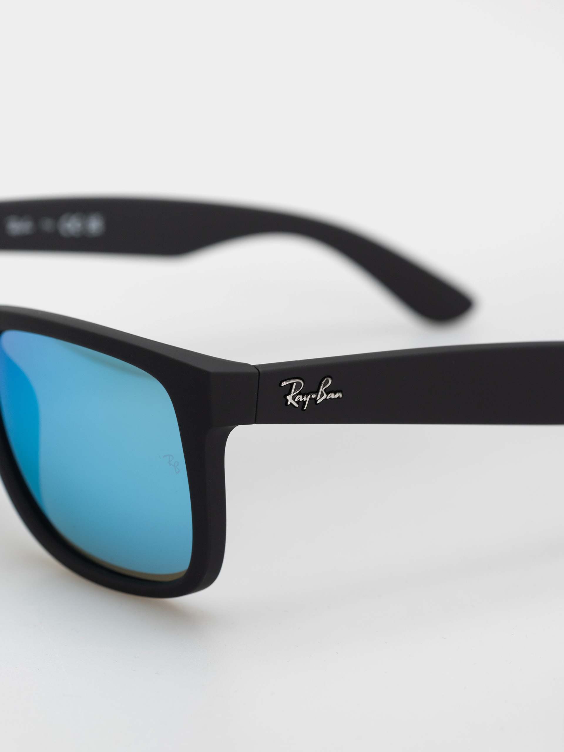 Sluneční brýle Ray-Ban Justin (matowy guma czarny/lustrzany niebieski)