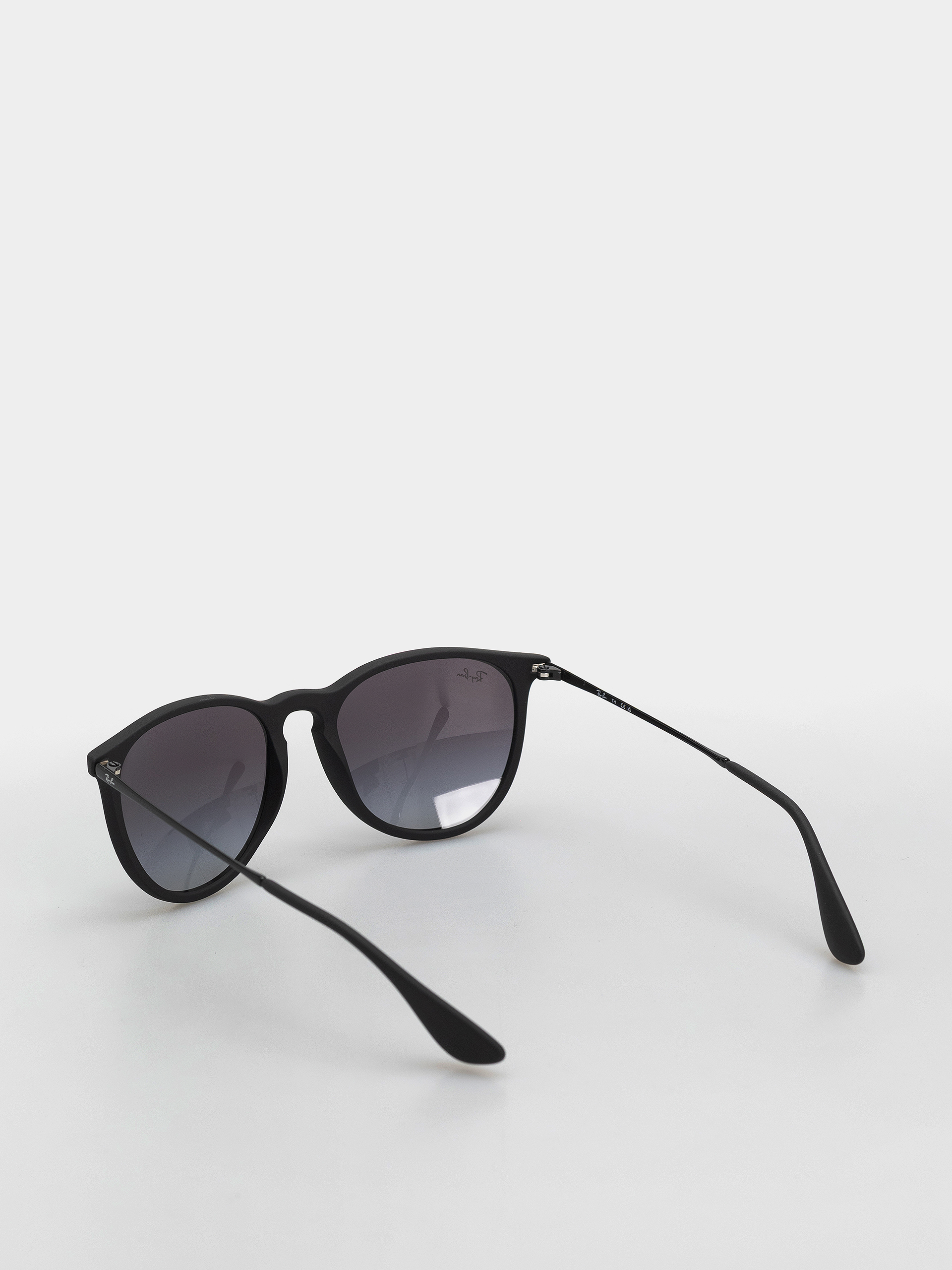 Sluneční brýle Ray-Ban Erika Classic (matowy guma czarny/szary gradalny)