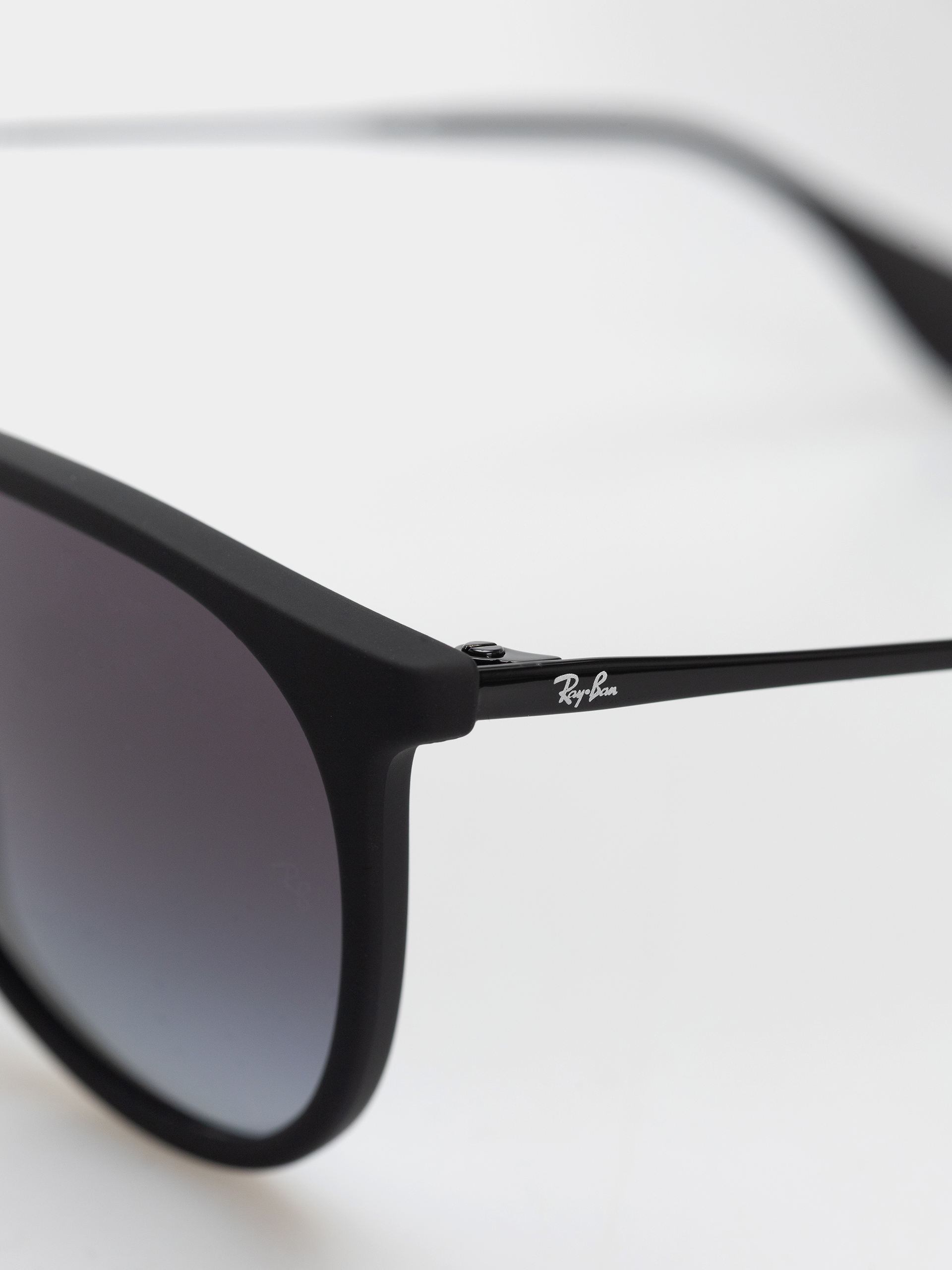 Sluneční brýle Ray-Ban Erika Classic (matowy guma czarny/szary gradalny)