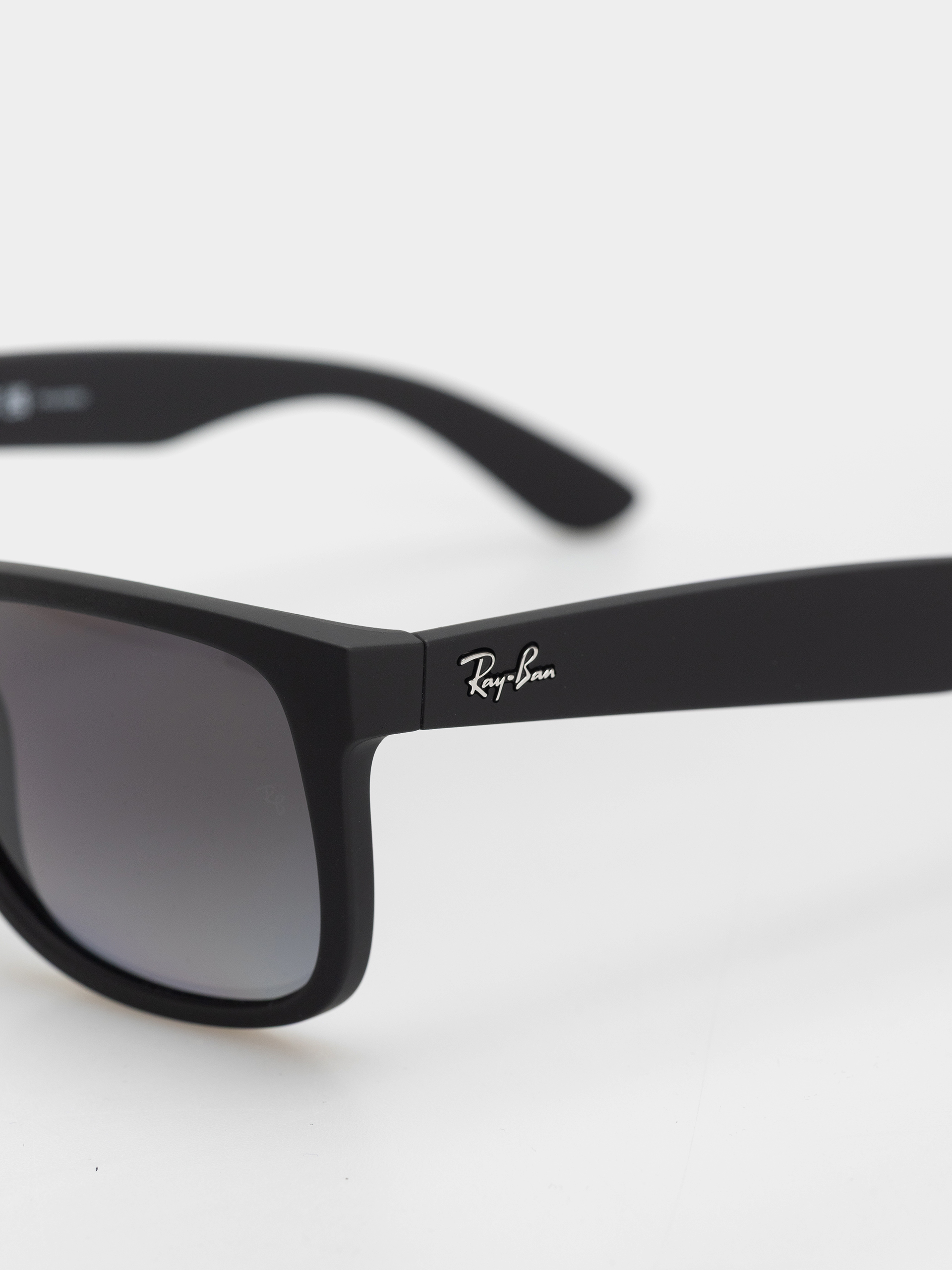 Sluneční brýle Ray-Ban Justin Classic (matowy guma czarny/polaryzacyjne jasnoszary)