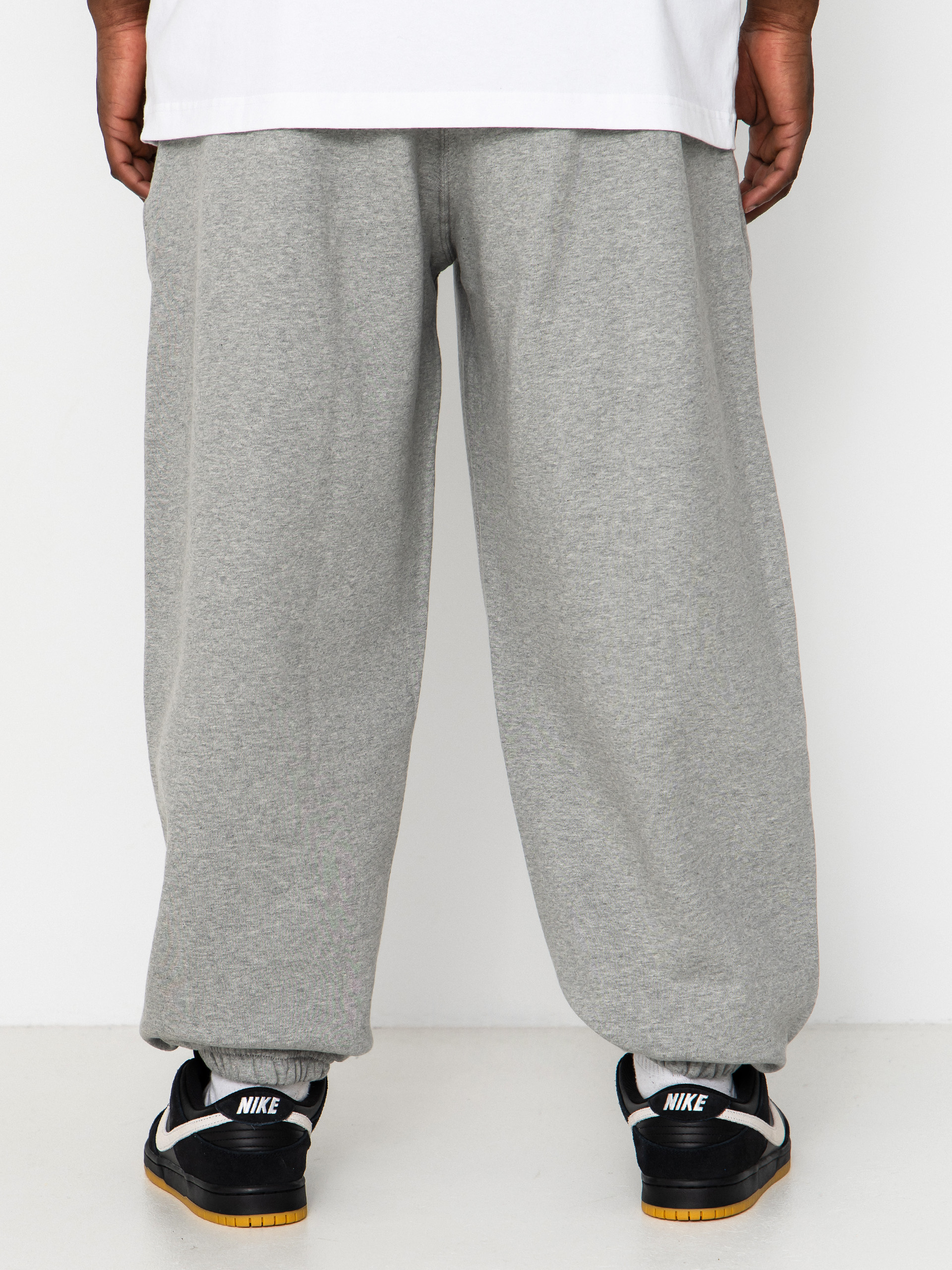 Kalhoty Nike SB Solo Swoosh (dk grey heather/lt smoke grey/white)