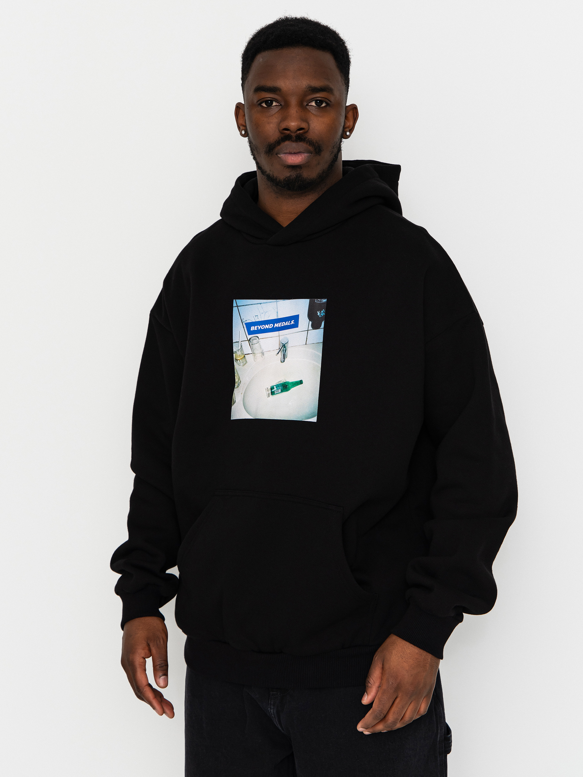 Mikina s kapucí Beyond Medals Bottle HD (black)