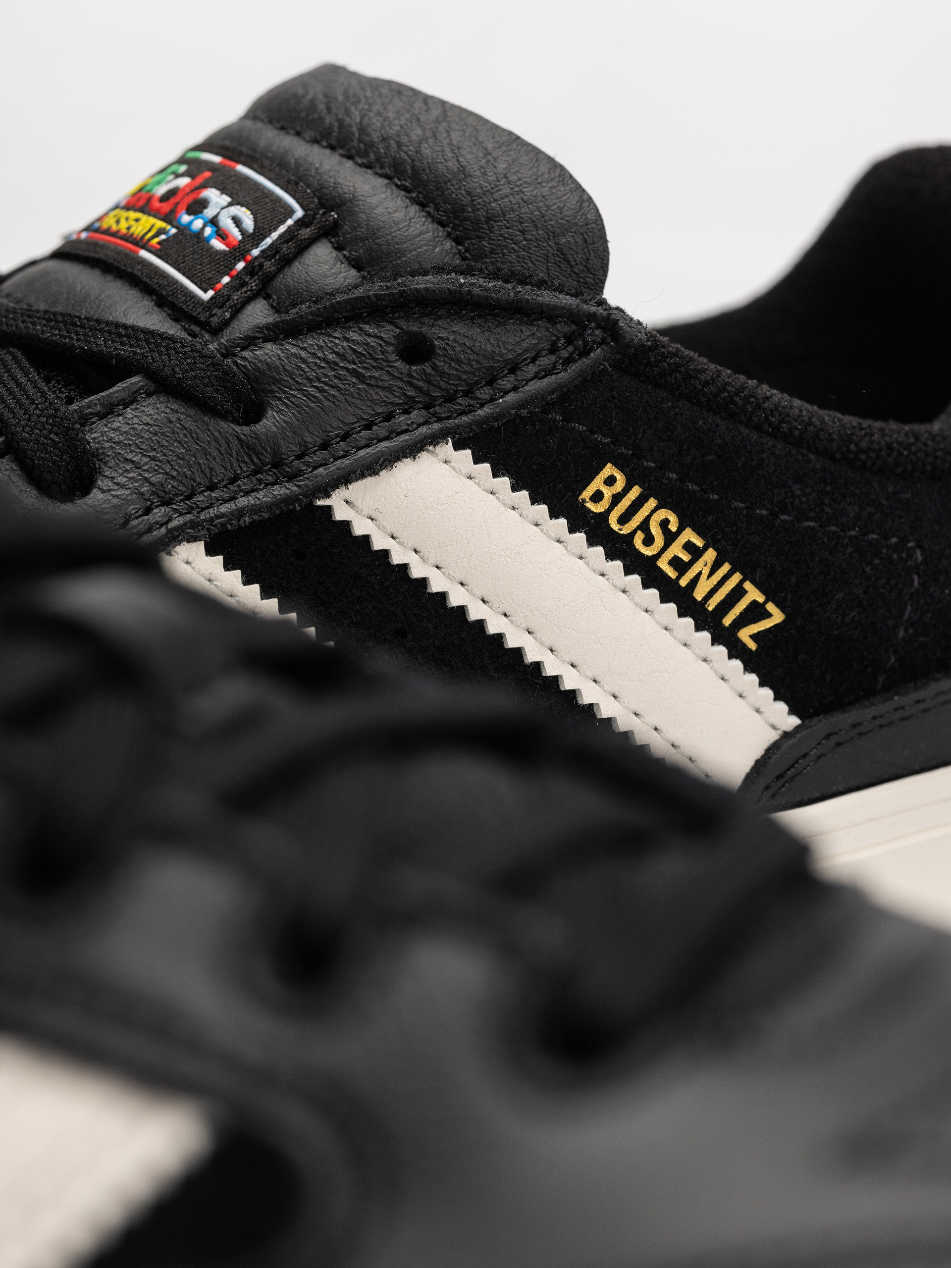 Boty adidas Busenitz Vulc II (cblack/cwhite/goldmt)