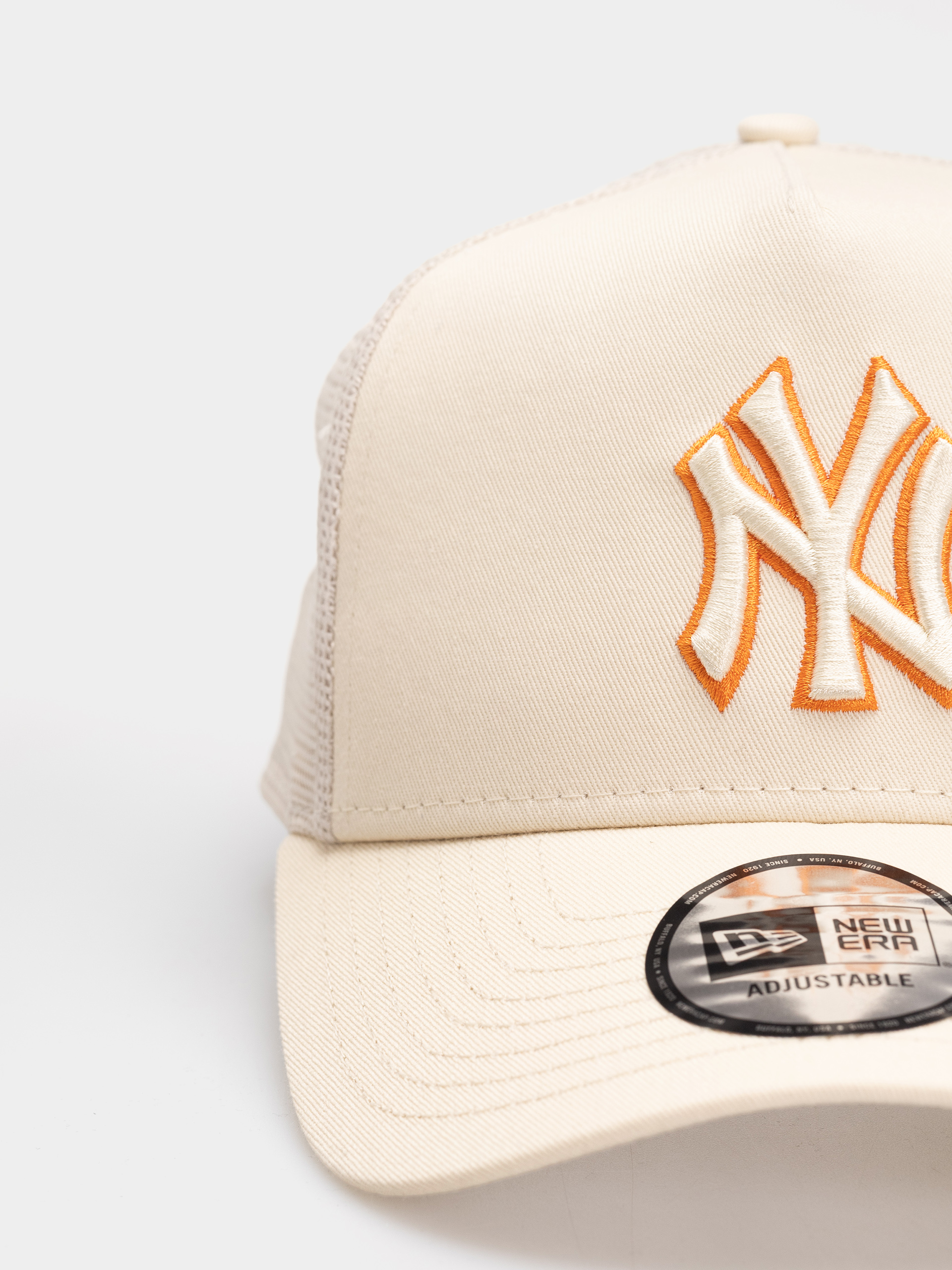 Kšiltovka  New Era Outline Trucker New York Yankees (light cream)