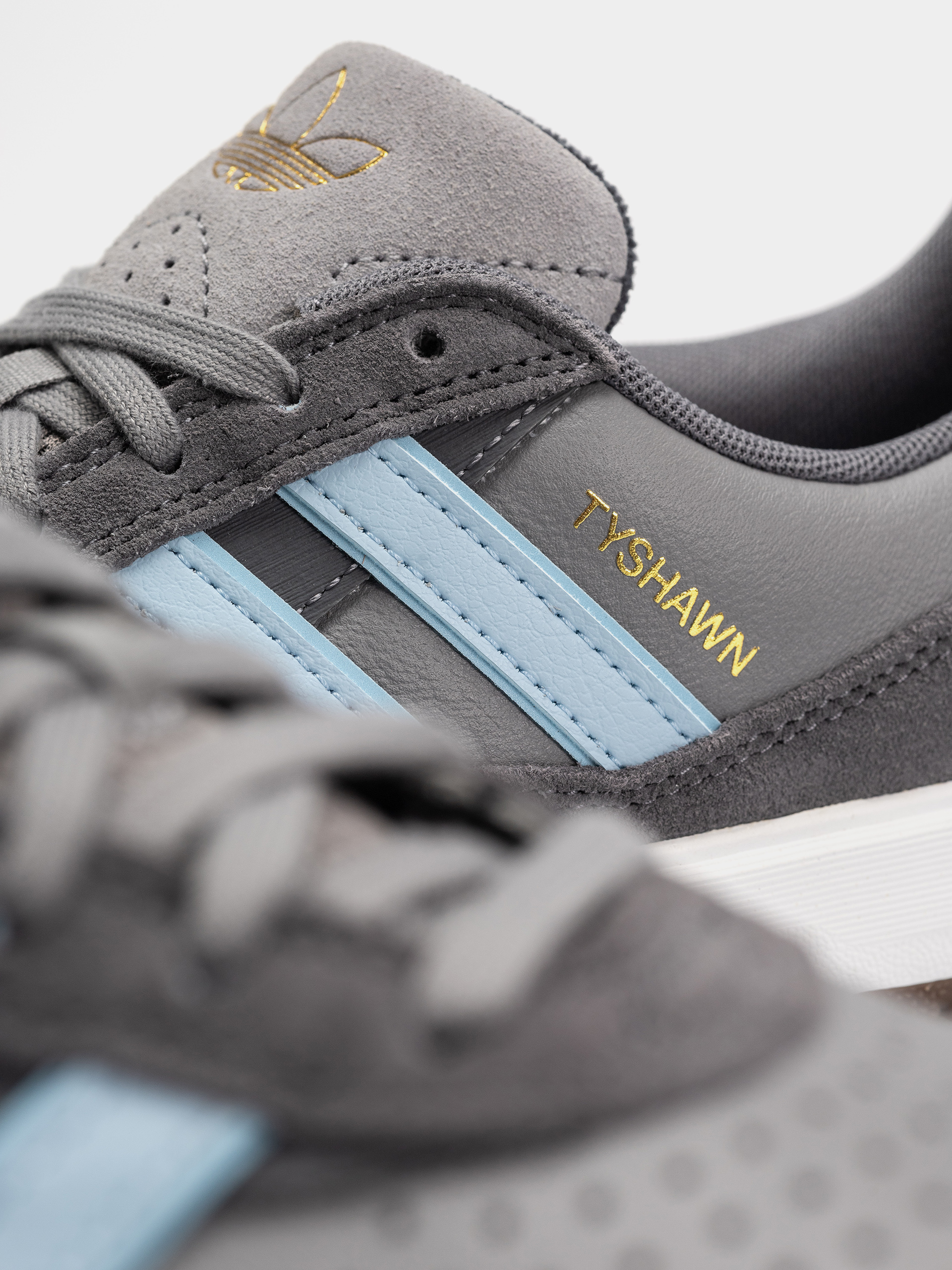 Boty adidas Tyshawn II (grefiv/clesky/ftwwht)