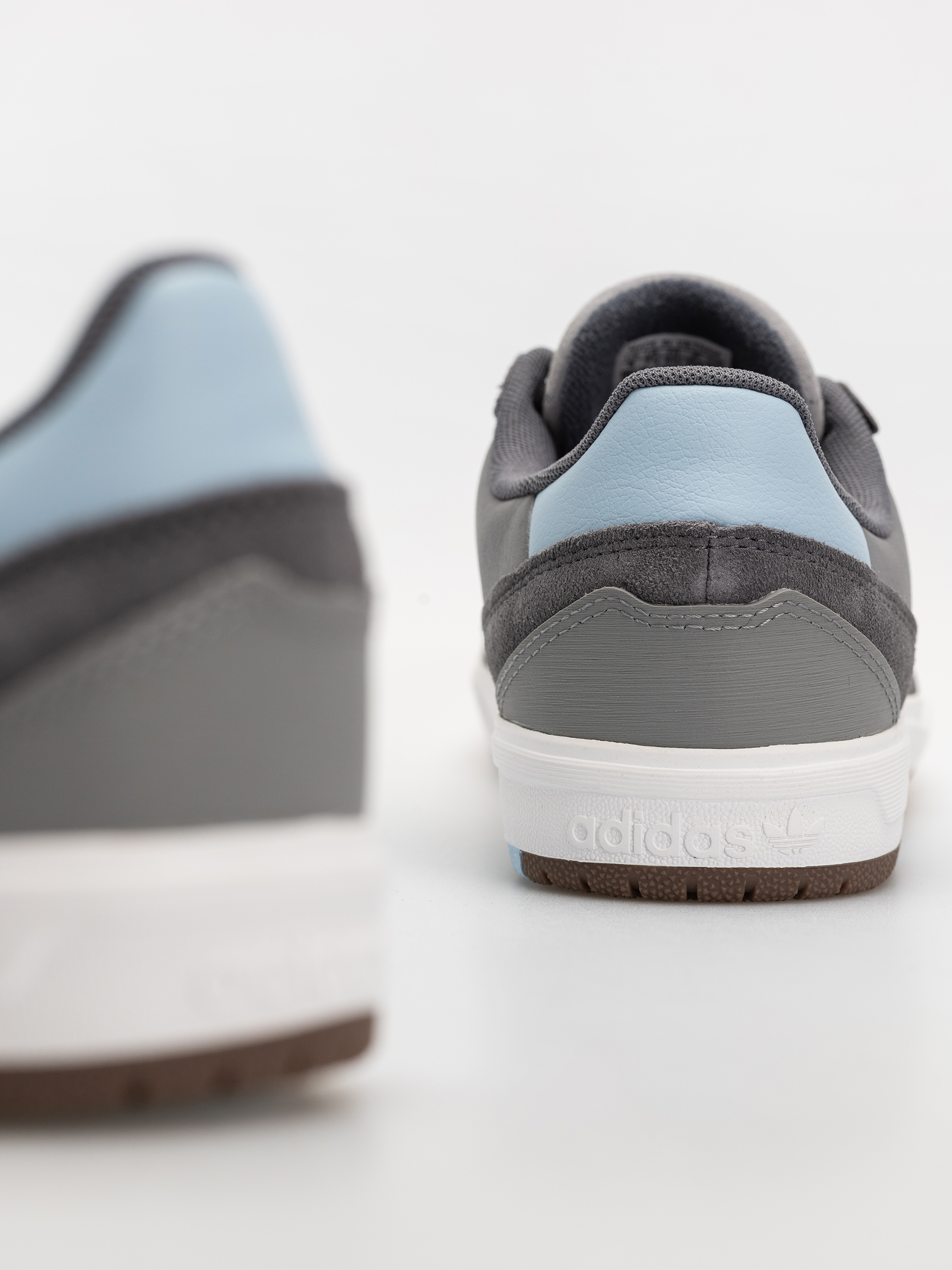 Boty adidas Tyshawn II (grefiv/clesky/ftwwht)
