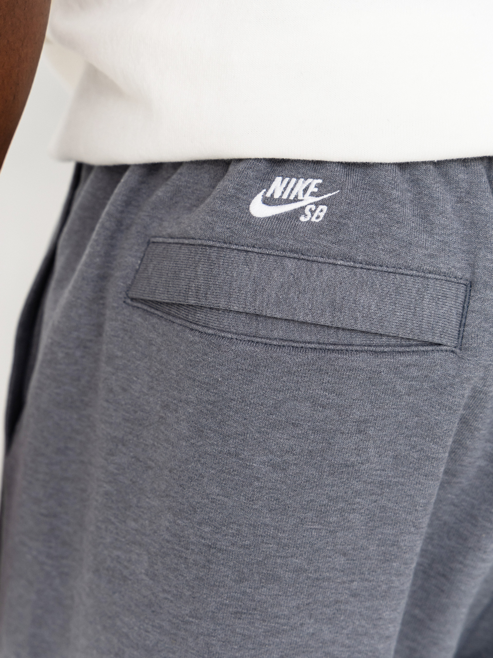 Kraťasy Nike SB Gfx Flc (cool grey/htr/white)