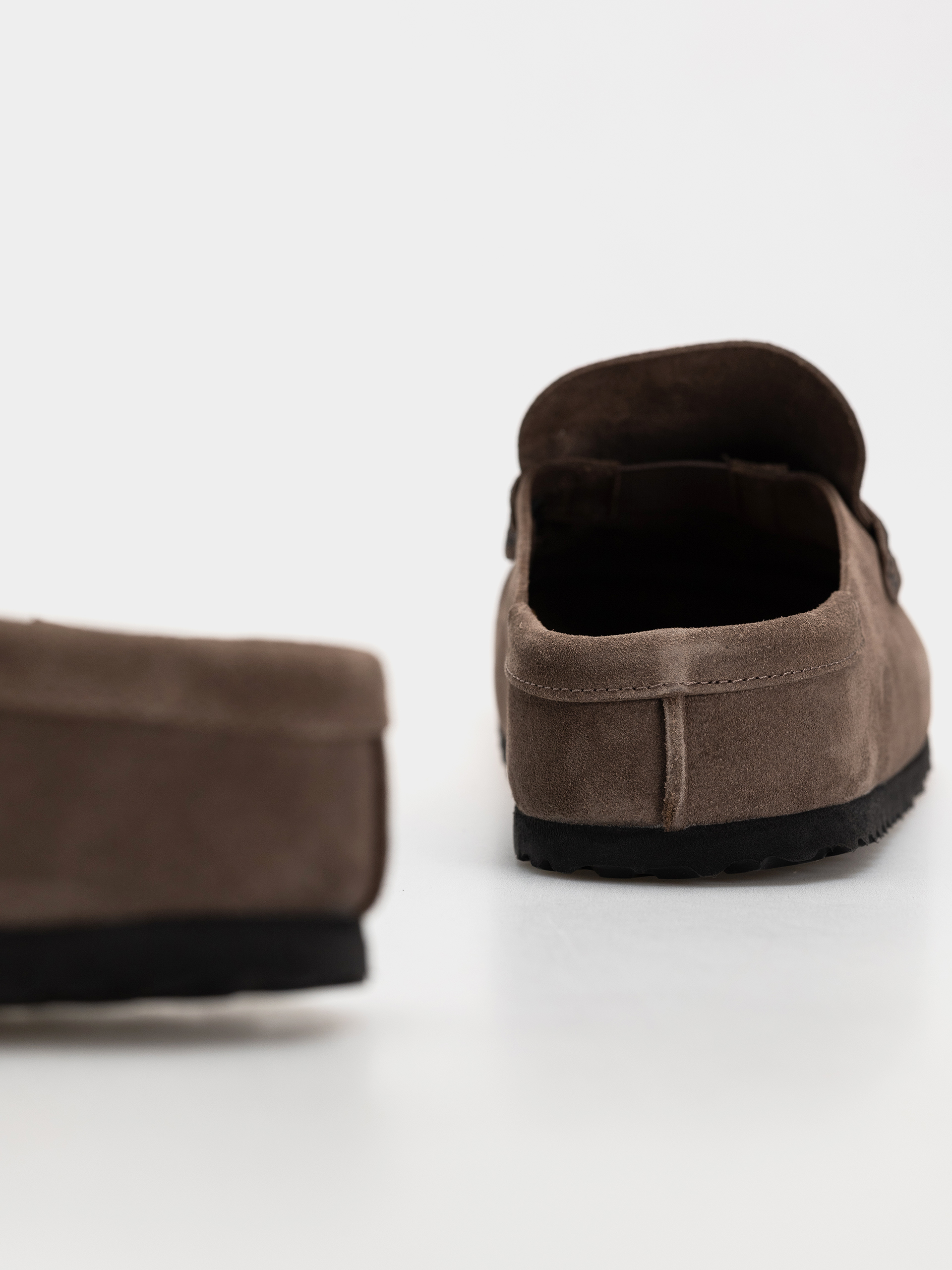 Plážovky Birkenstock Naples Wrapped Suede Leather Regular (concrete gray)