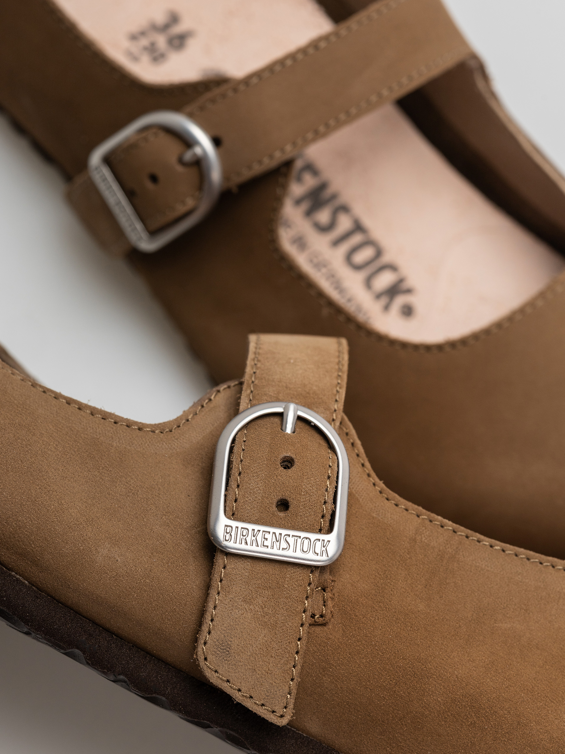 Plážovky Birkenstock Santa Clarita Nubuck Leather Narrow Wmn (dark tea)