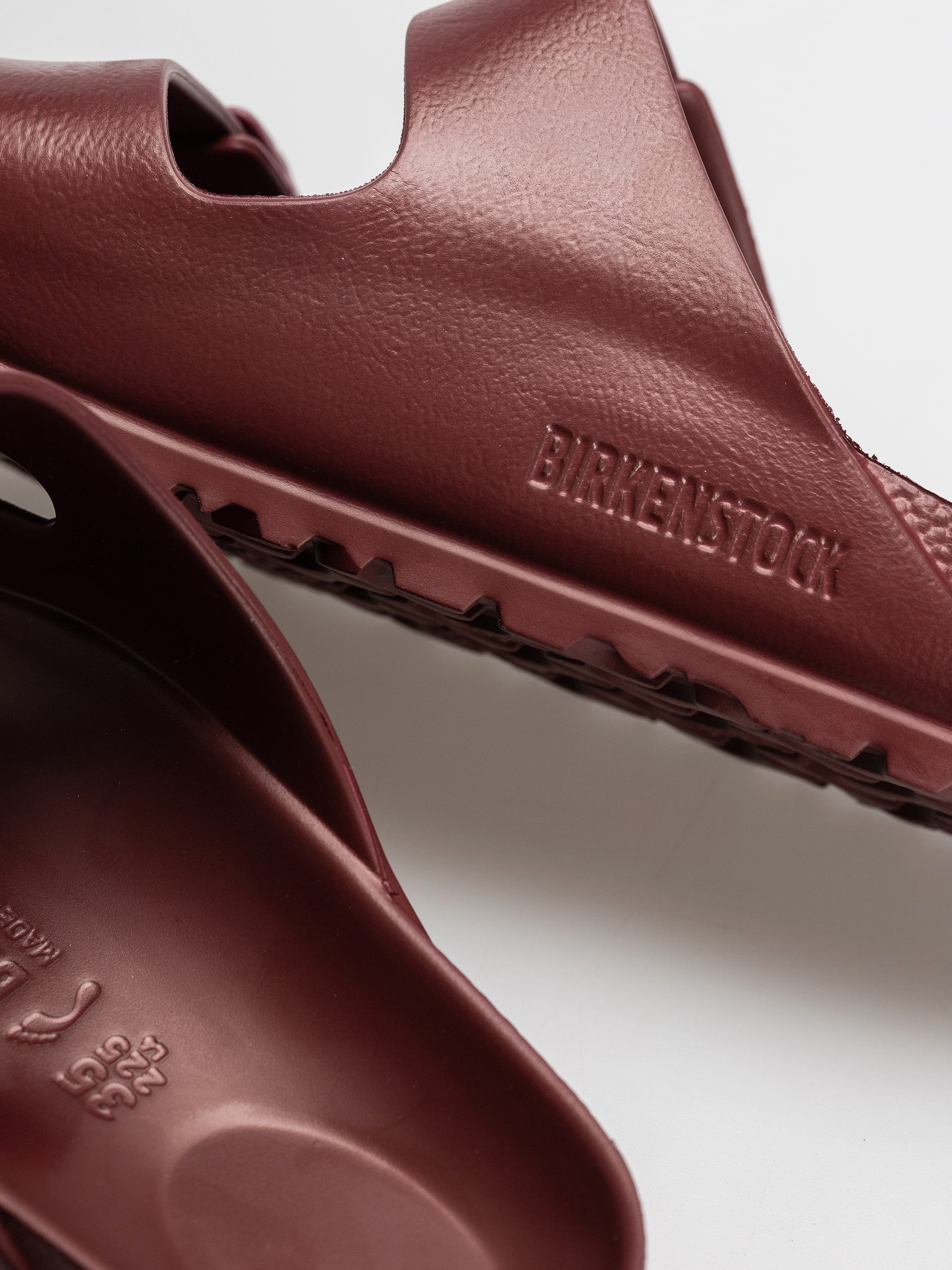 Plážovky Birkenstock Arizona Essentials EVA Narrow (zinfandel)