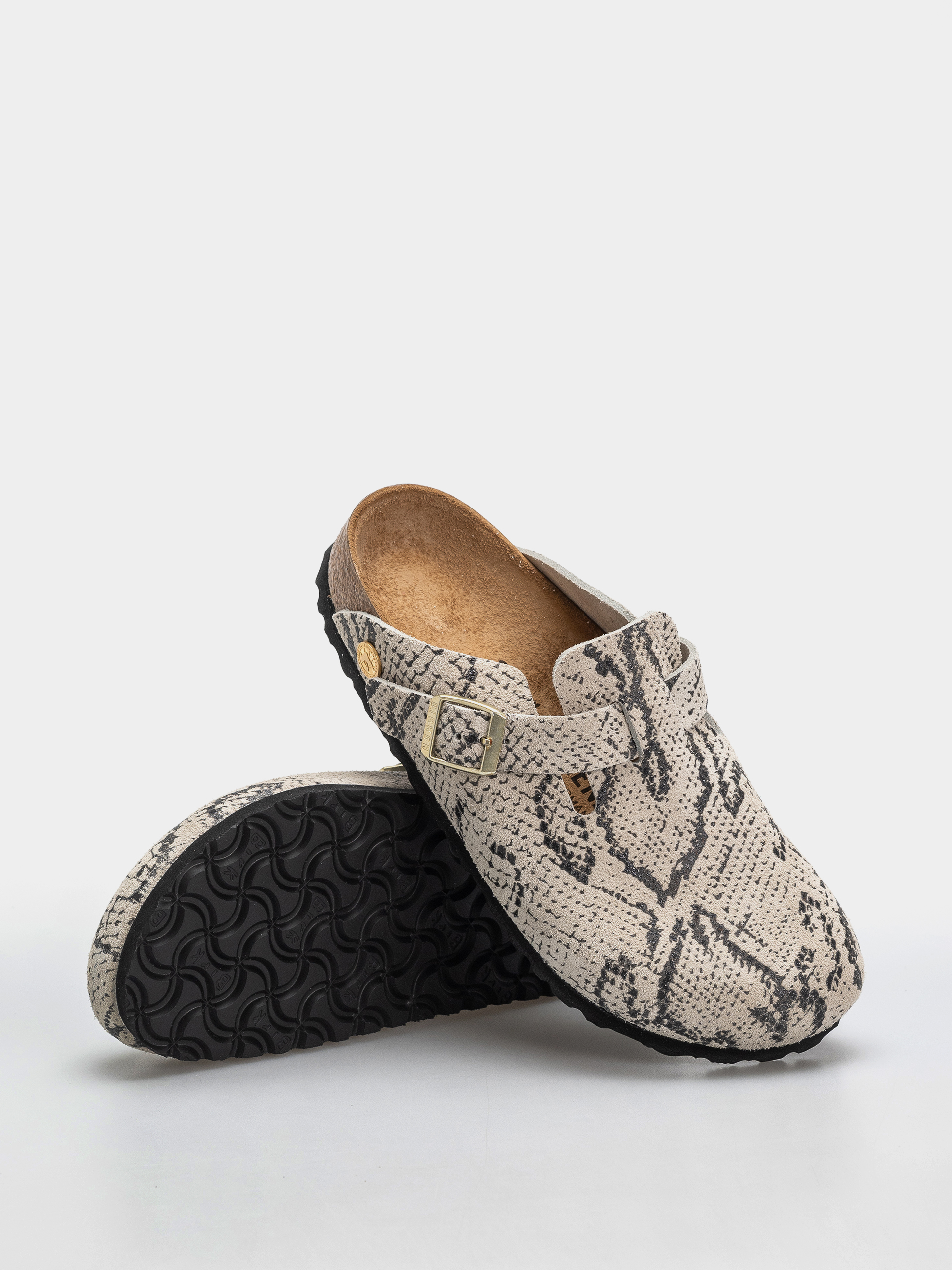 Plážovky Birkenstock Boston Rivet Logo Suede Leather Narrow Wmn (snake oyster)