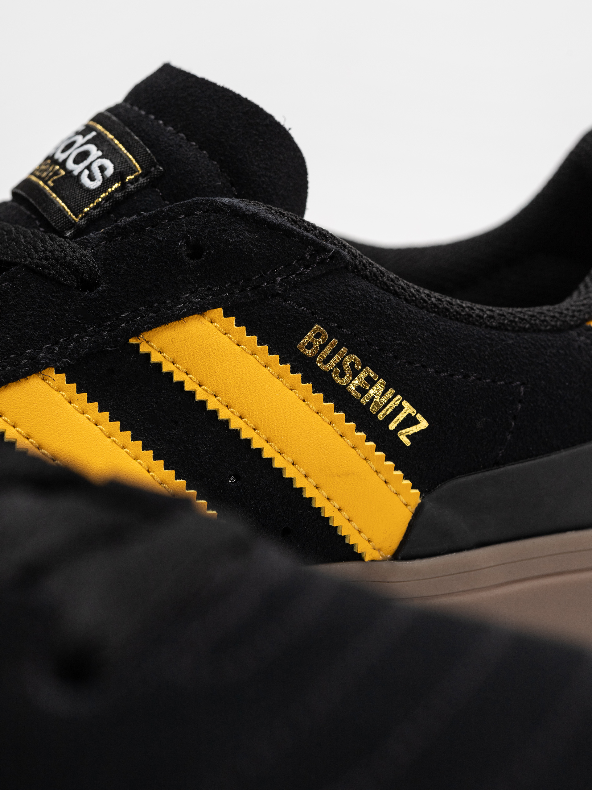 Boty adidas Busenitz Vulc II (cblack/preyel/gum4)