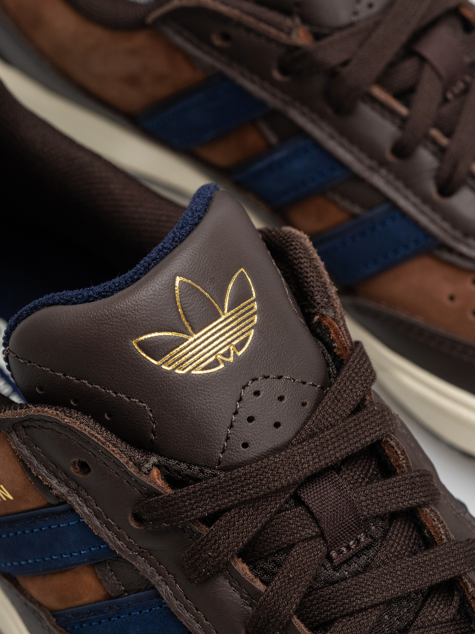 Boty adidas Tyshawn II (auco/dkblue/prebrn)