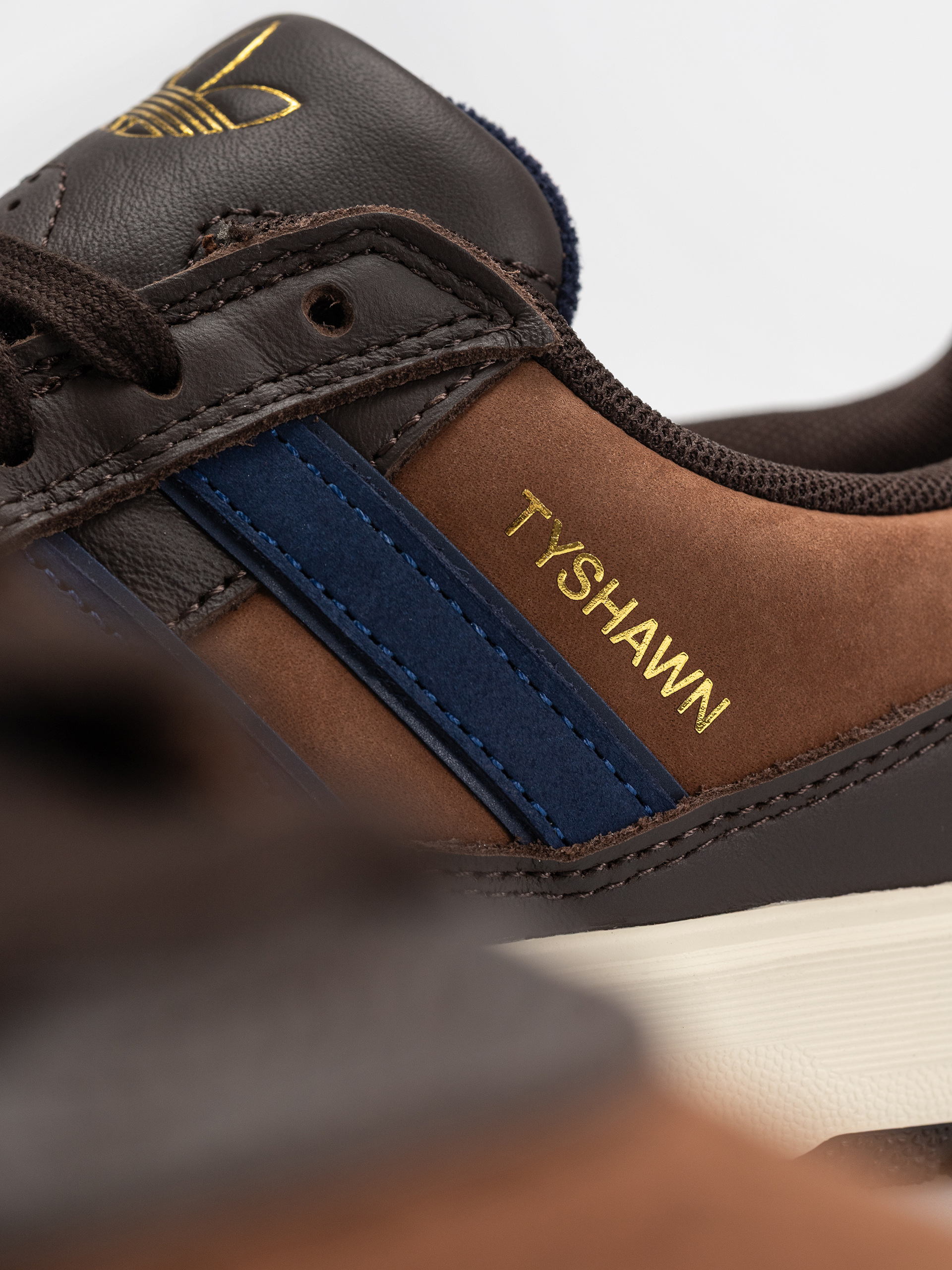 Boty adidas Tyshawn II (auco/dkblue/prebrn)