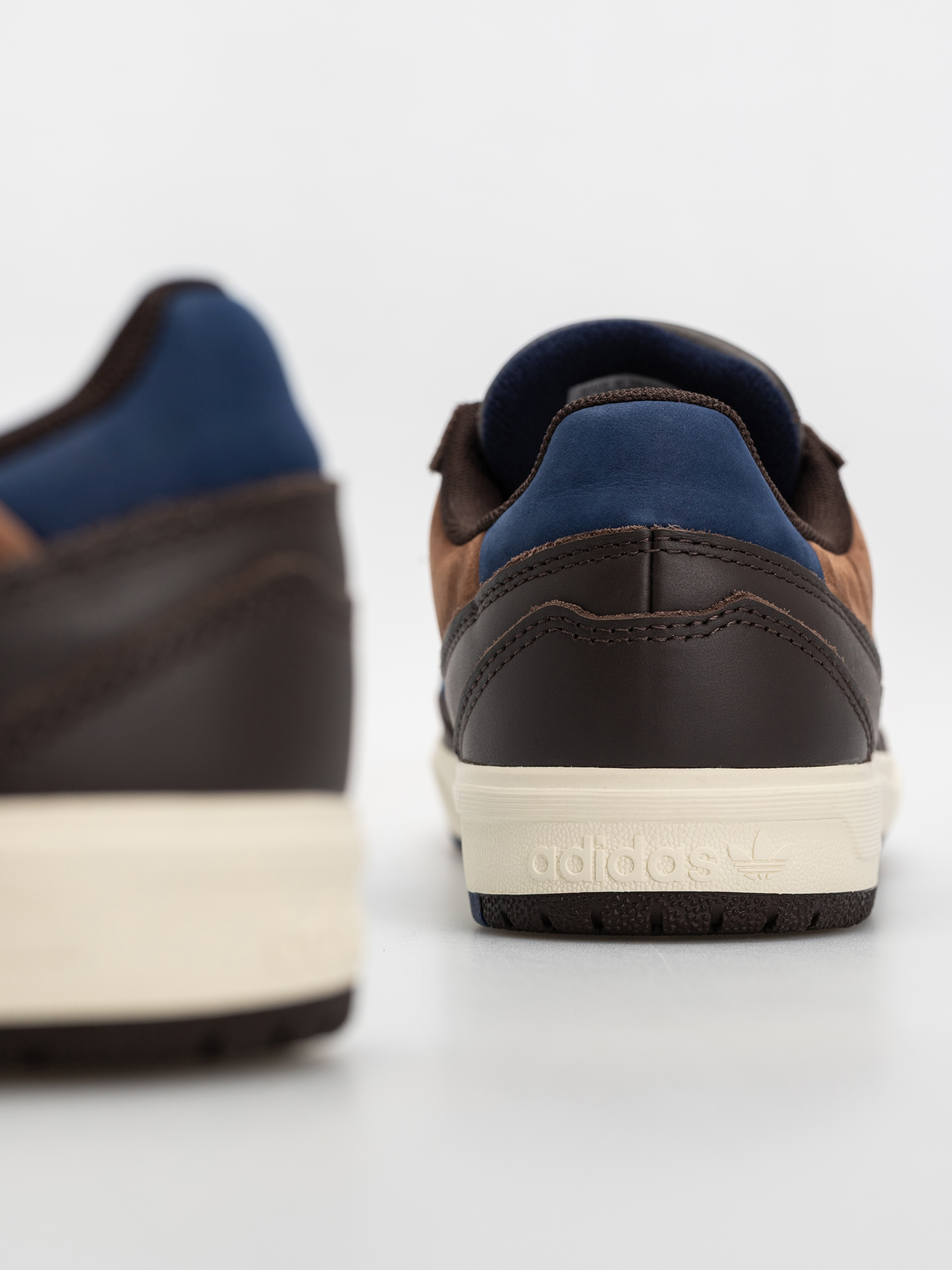 Boty adidas Tyshawn II (auco/dkblue/prebrn)