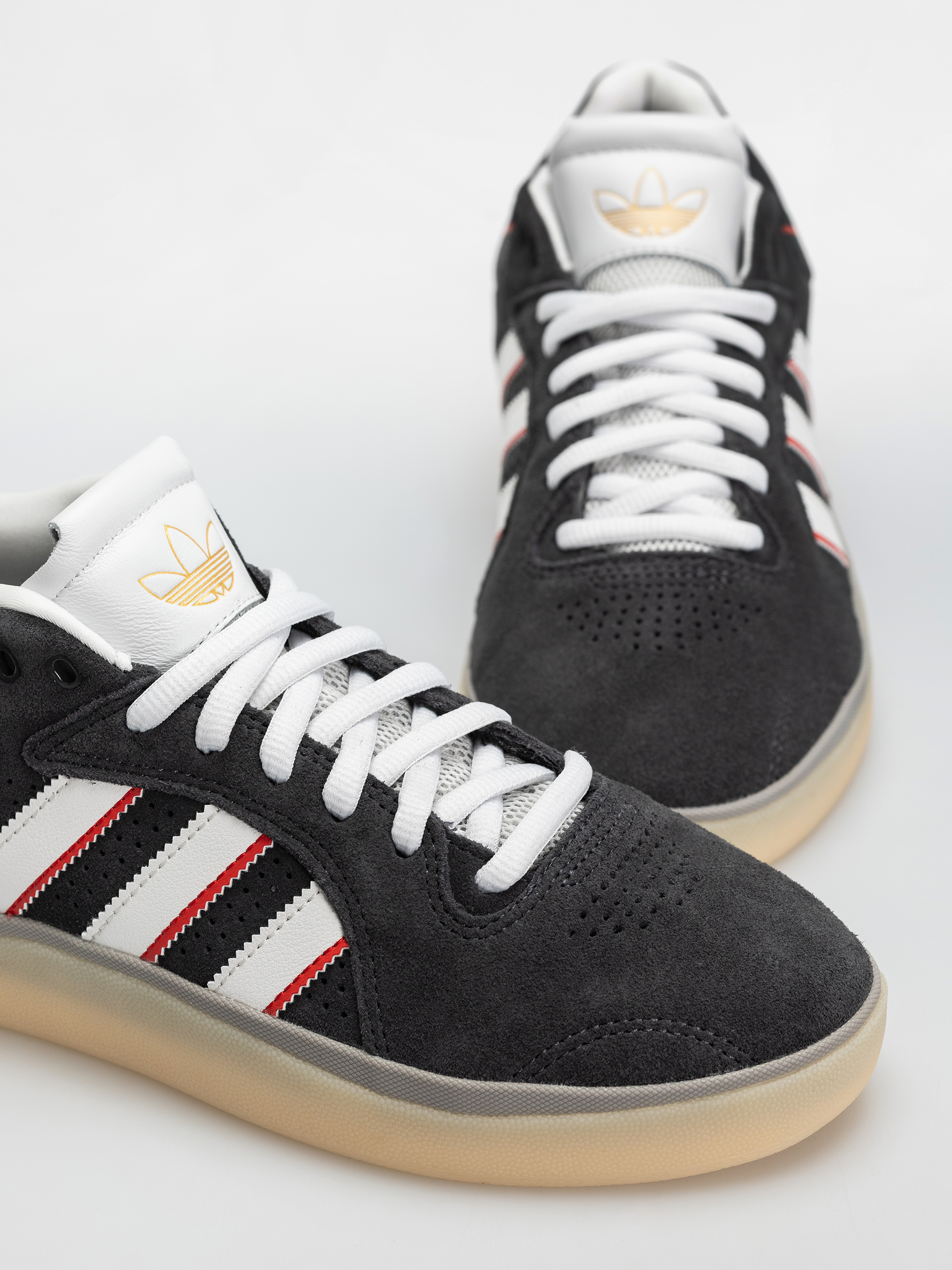 Boty adidas Tyshawn (carbon/crywht/betsca)