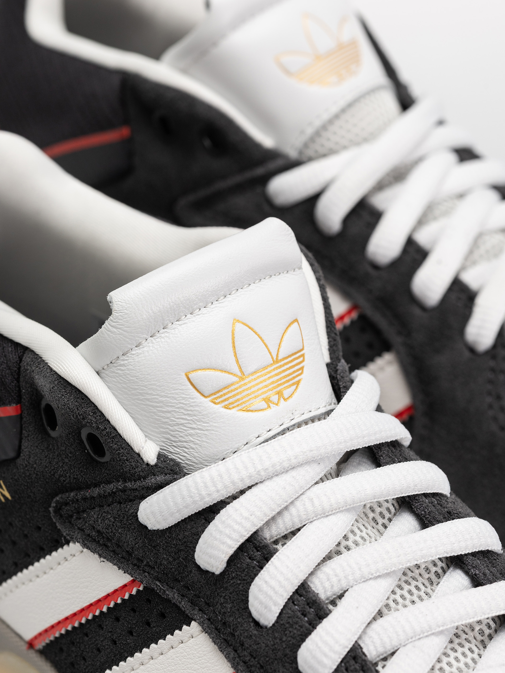 Boty adidas Tyshawn (carbon/crywht/betsca)