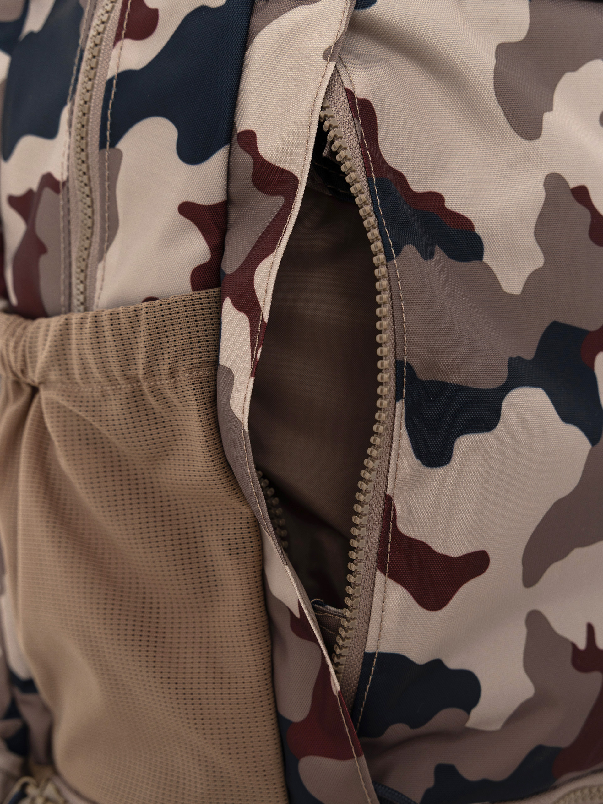 Batoh adidas Fs+ Camo (khathr/khasix/aurink)