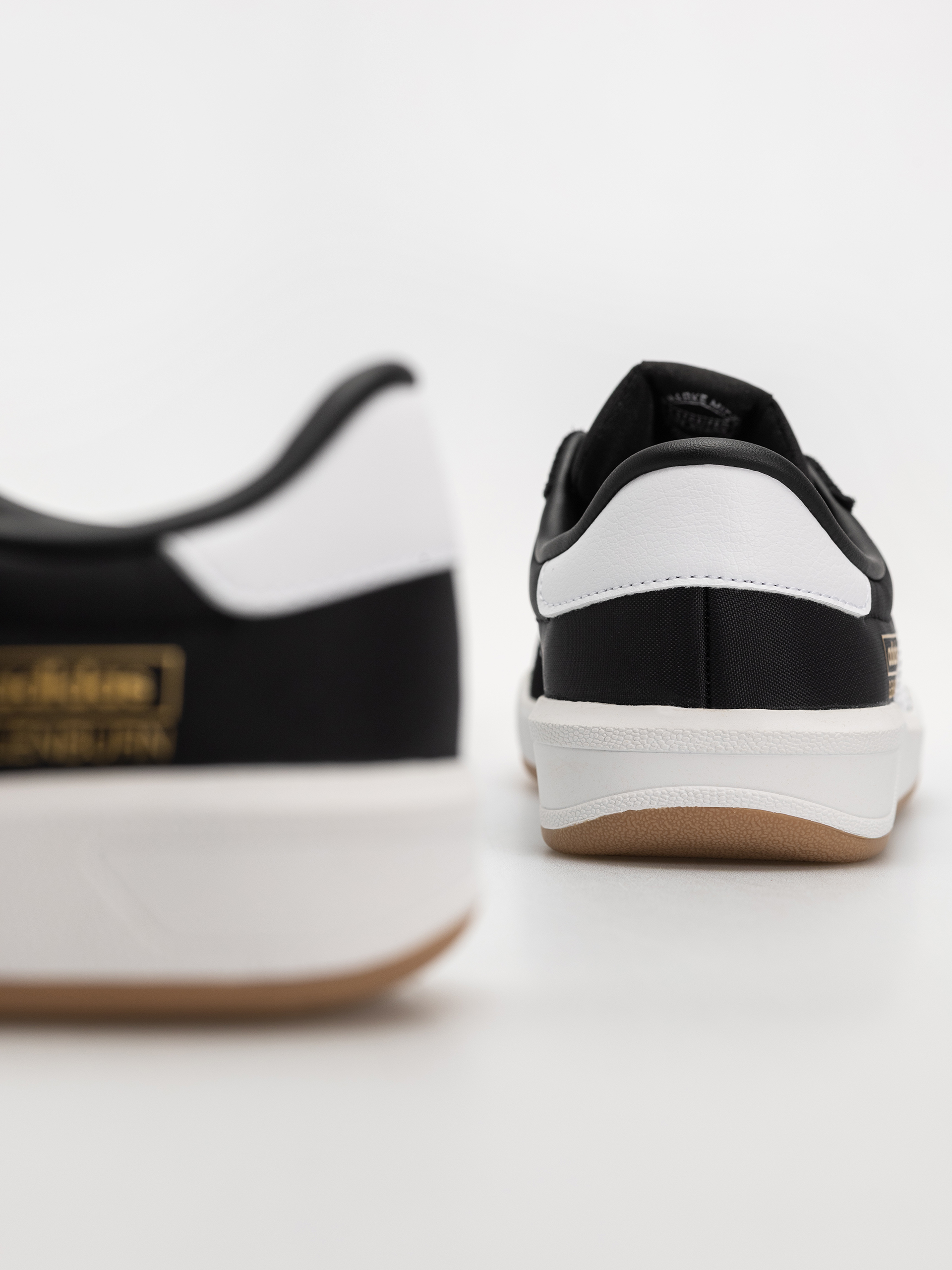 Boty adidas Glenburn (cblack/ftwwht/gum4)