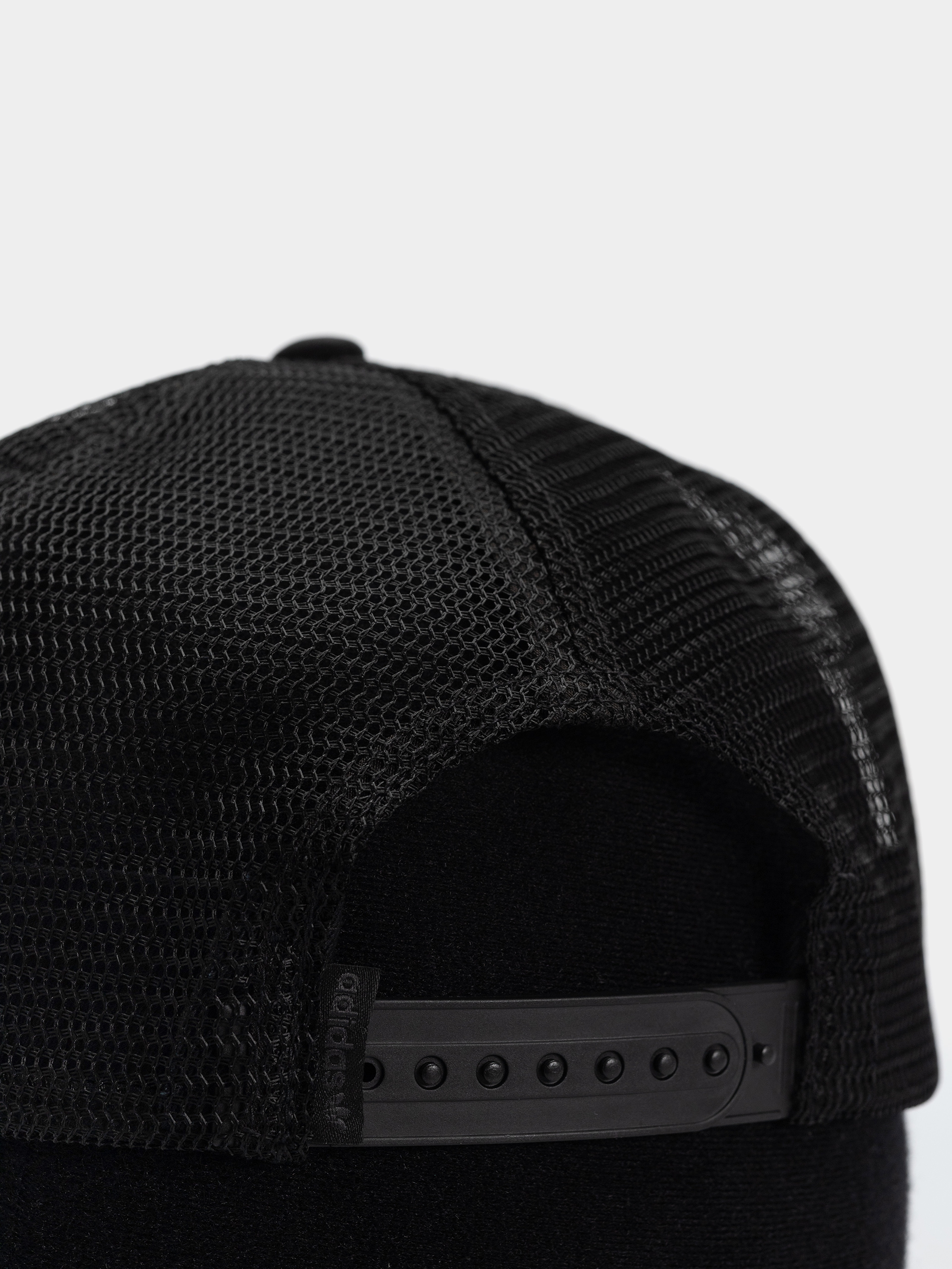 Kšiltovka  adidas Tyshawn Trucker (black)