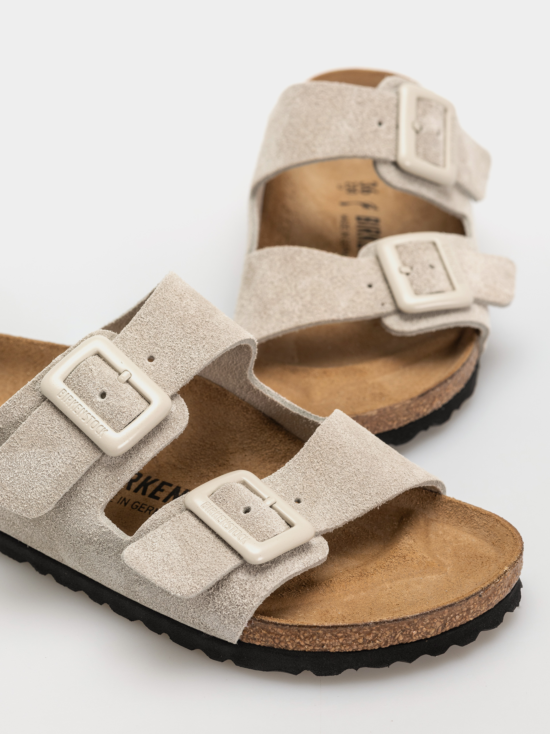 Plážovky Birkenstock Arizona Suede Leather Cushion Buckle Narrow Wmn (oyster)