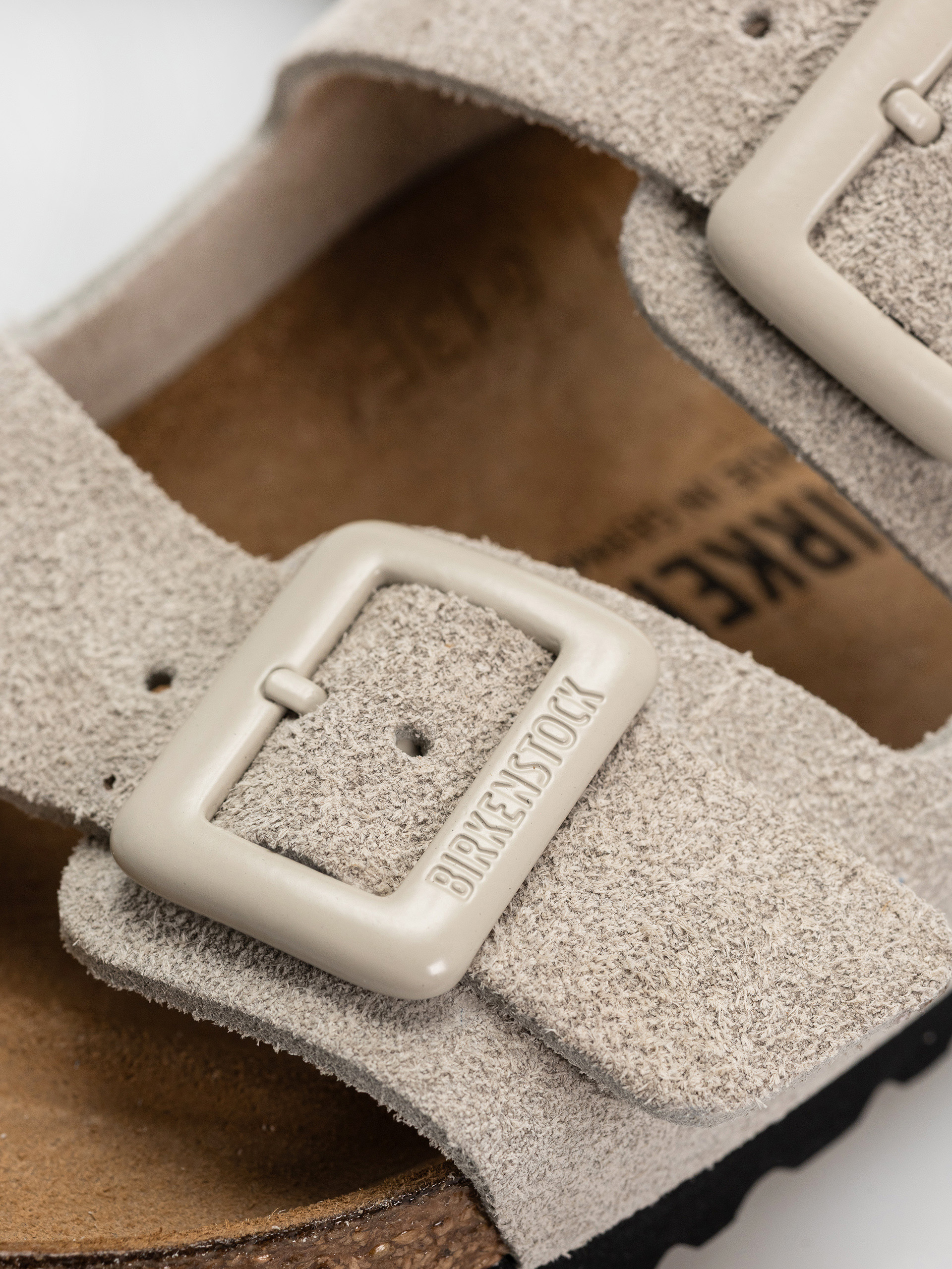 Plážovky Birkenstock Arizona Suede Leather Cushion Buckle Narrow Wmn (oyster)