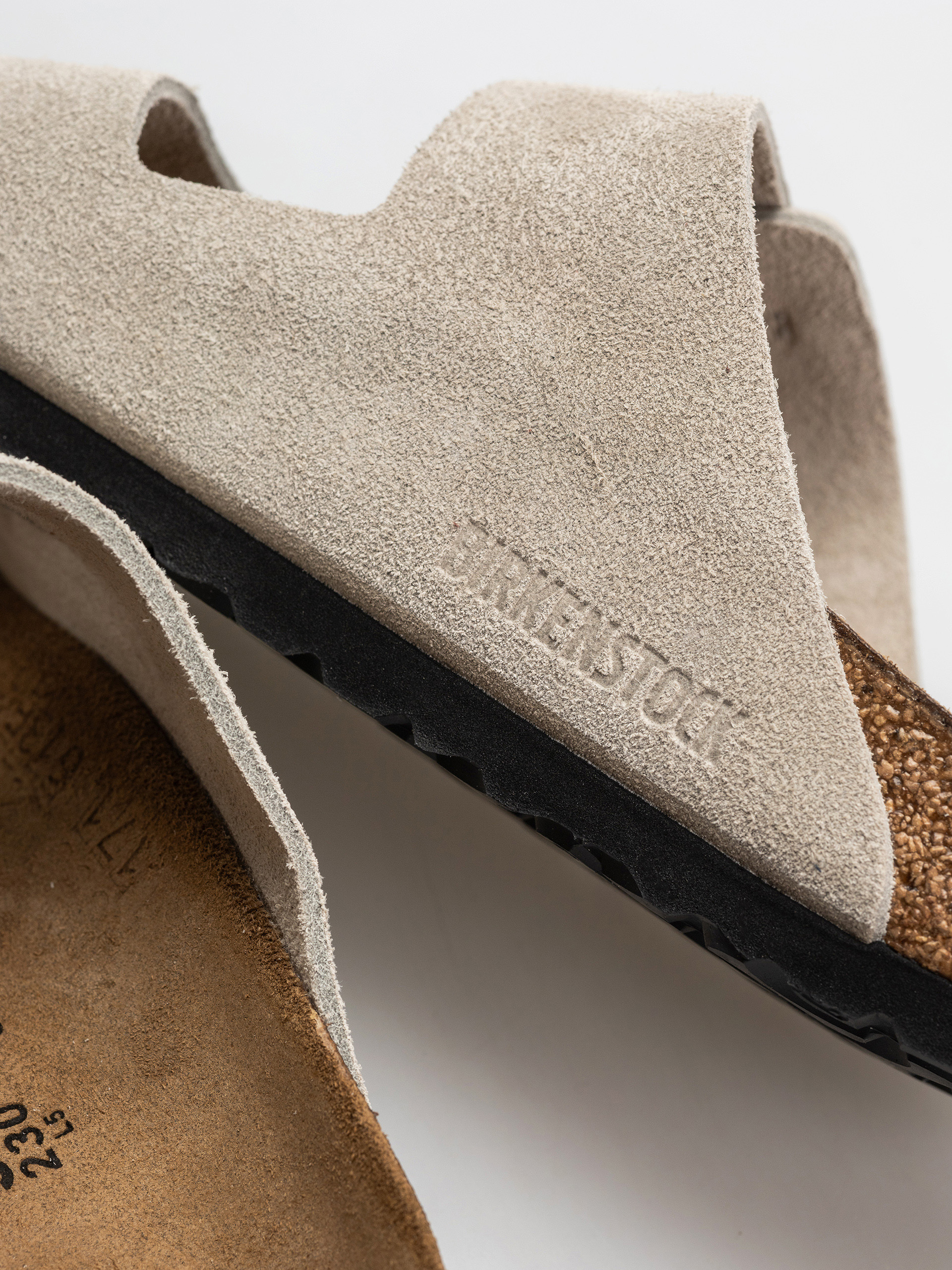 Plážovky Birkenstock Arizona Suede Leather Cushion Buckle Narrow Wmn (oyster)