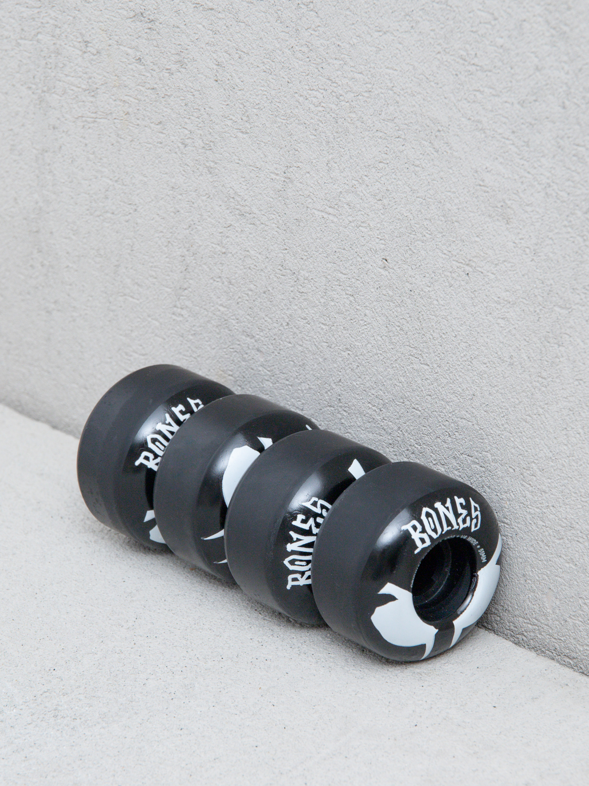 Kolečka Bones Og Formula V4 Wides 100A (black)