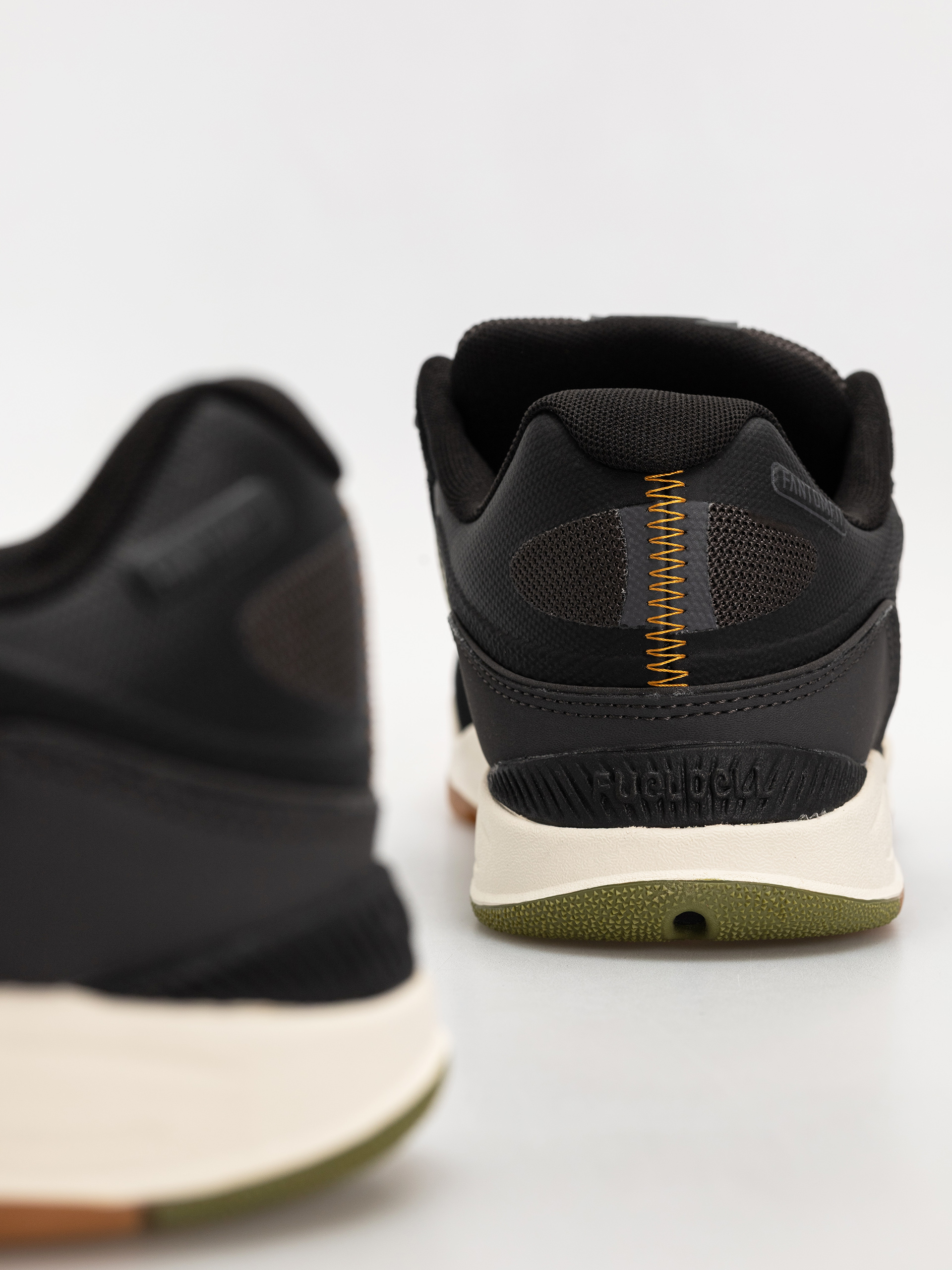 Boty New Balance 1010 (black/dark olivine)