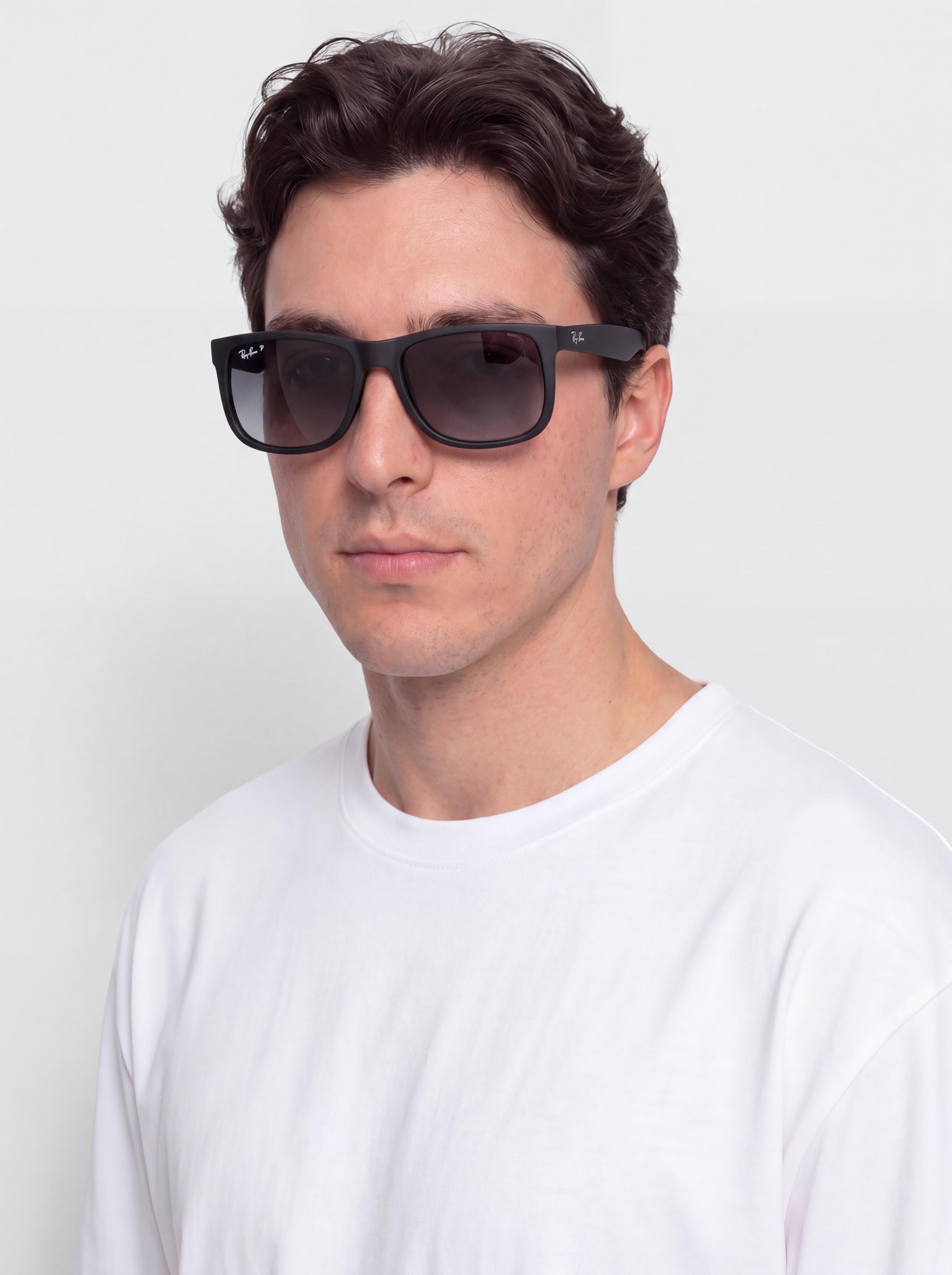 Sluneční brýle Ray-Ban Justin Classic (matowy guma czarny/polaryzacyjne jasnoszary)