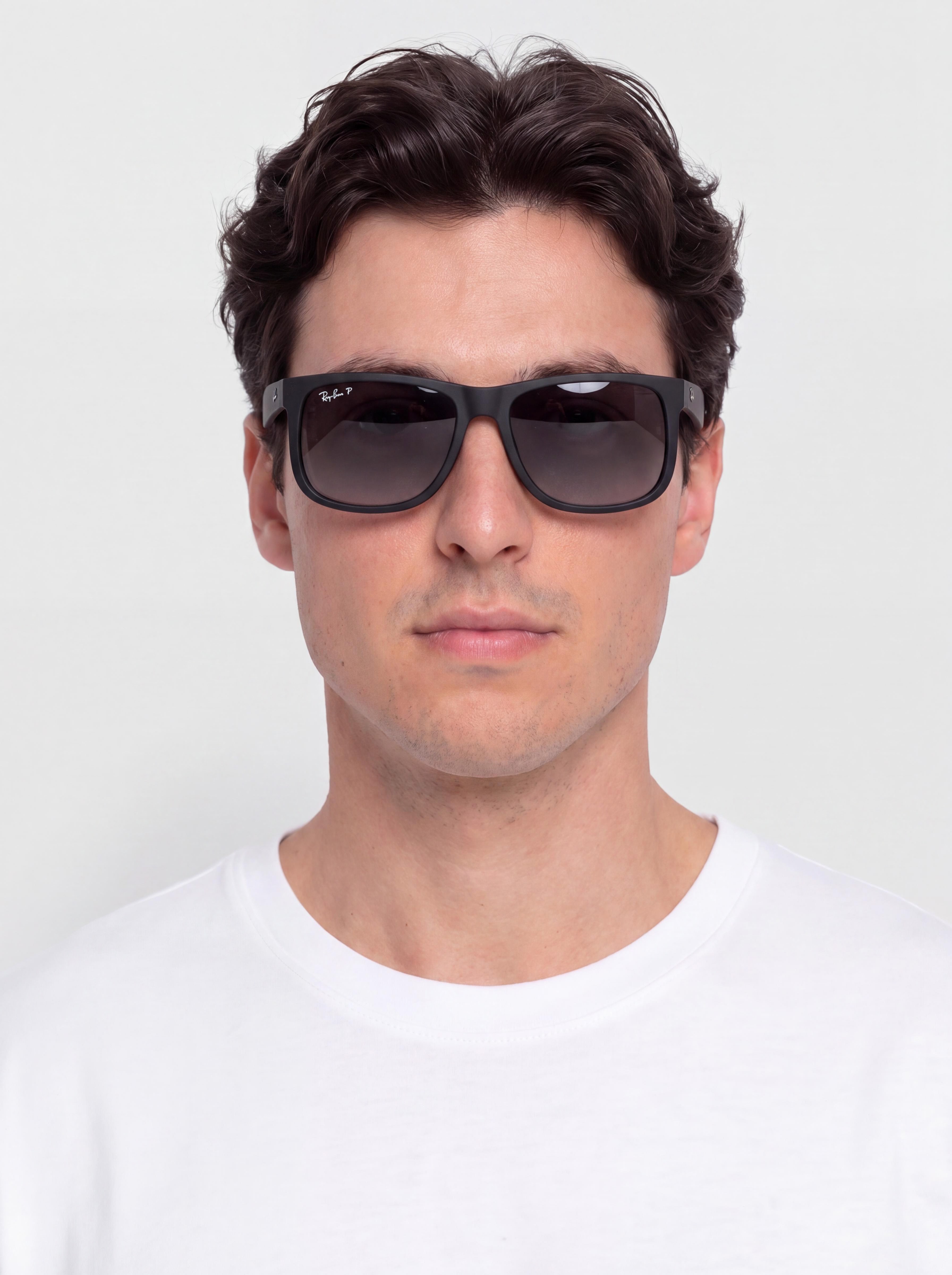 Sluneční brýle Ray-Ban Justin Classic (matowy guma czarny/polaryzacyjne jasnoszary)