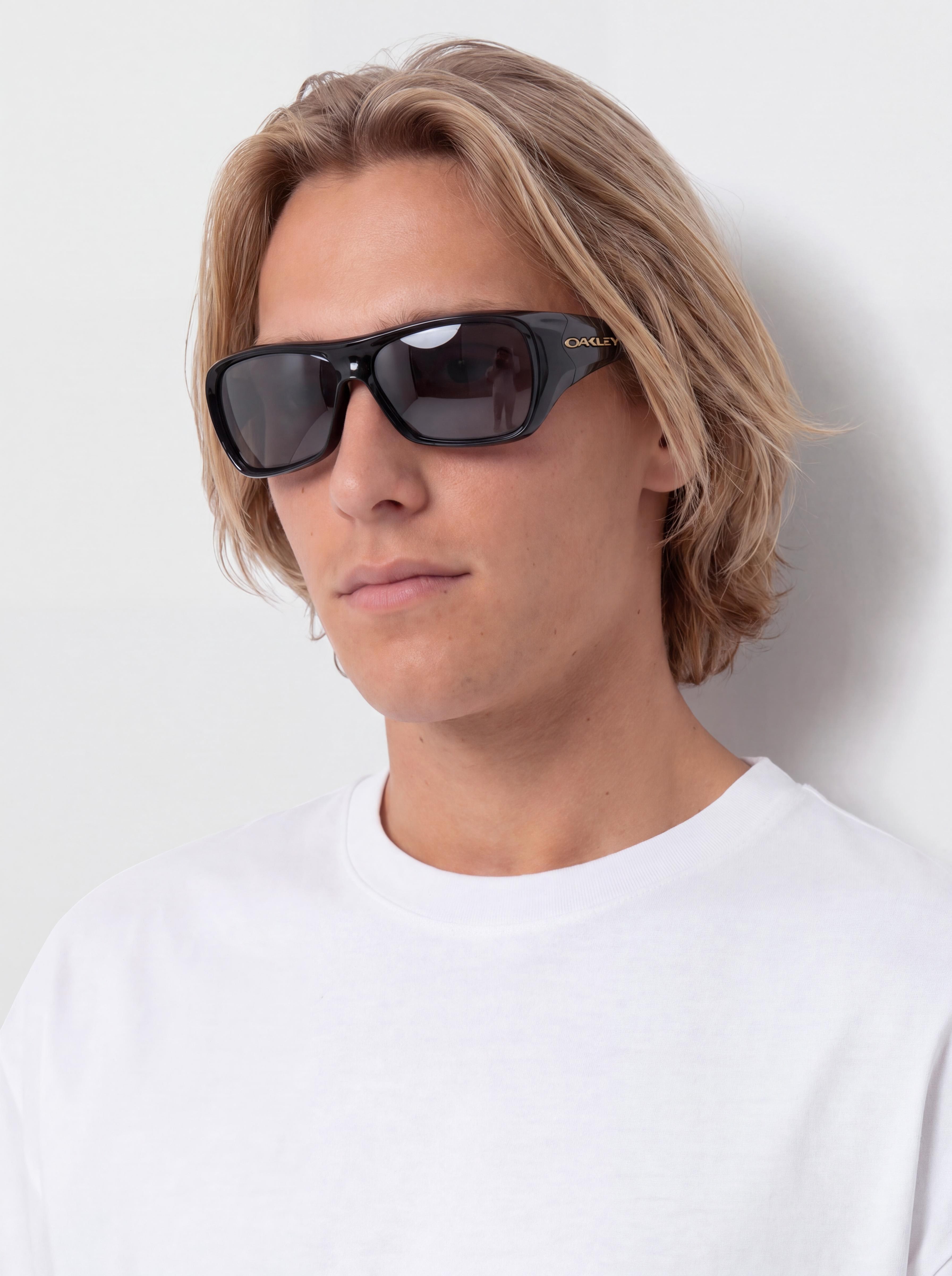 Sluneční brýle Oakley Chaminade (polished black/prizm black)