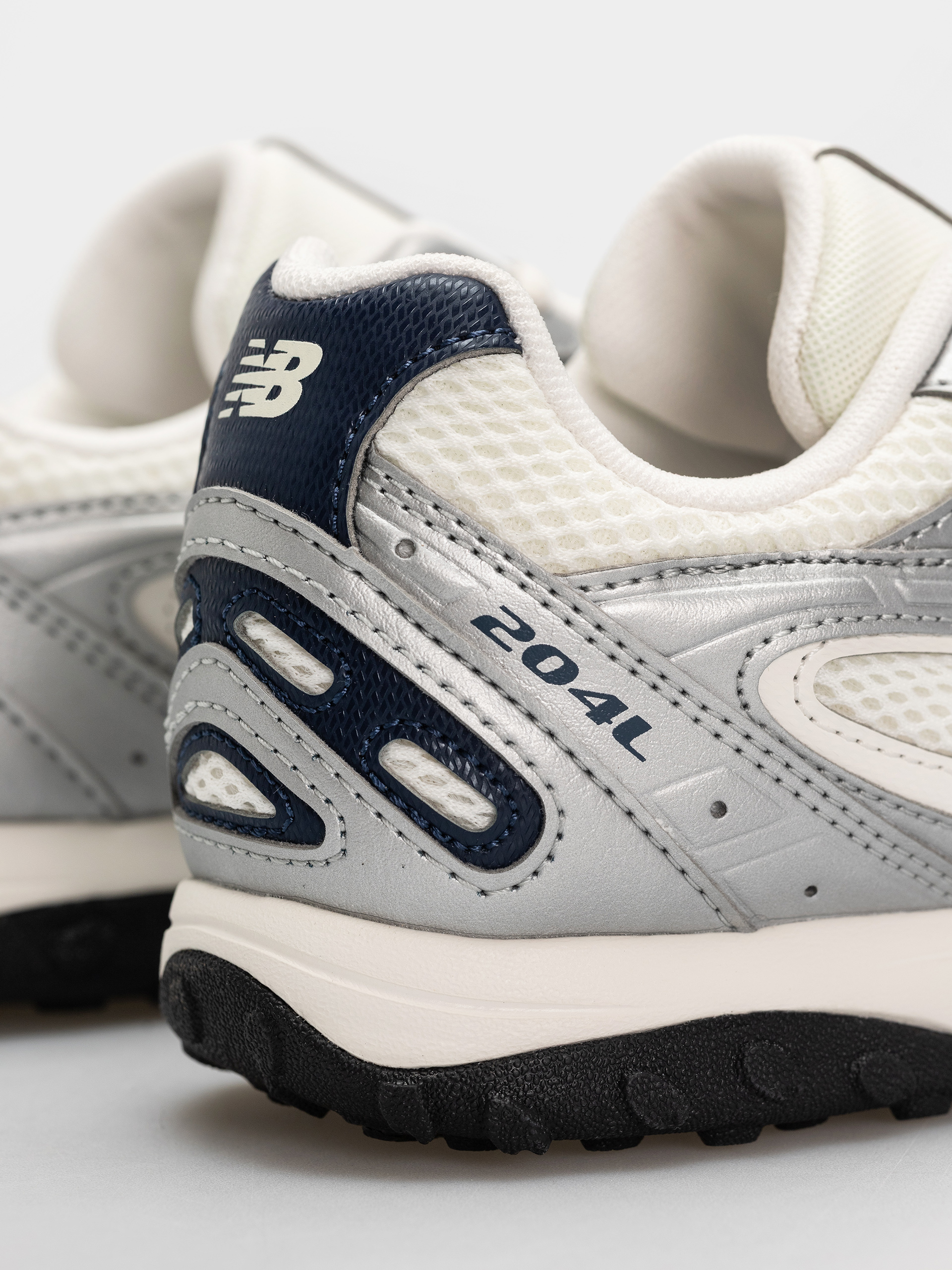 Boty New Balance 204L (sea salt/silver metallic/nb navy)