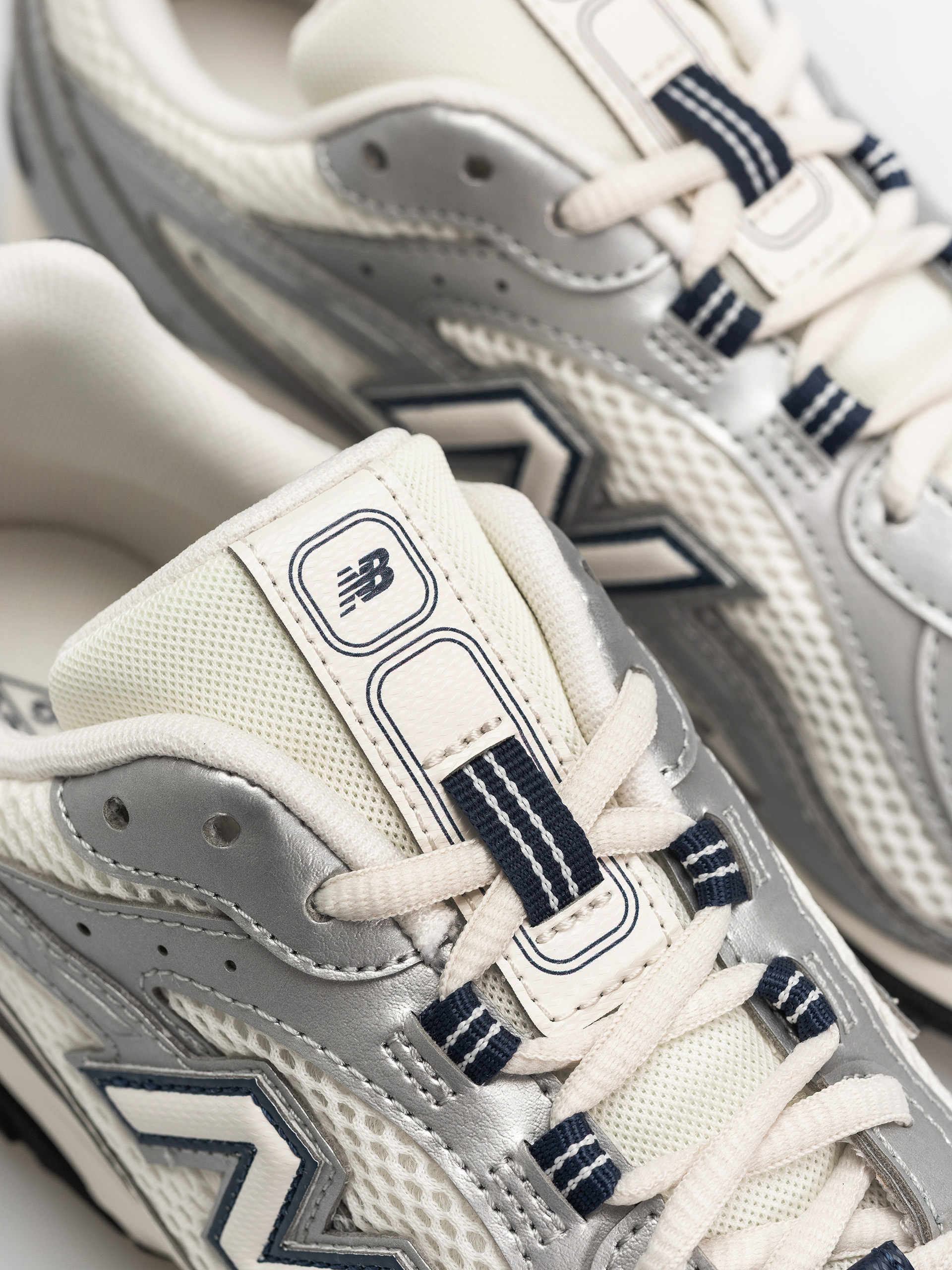 Boty New Balance 204L (sea salt/silver metallic/nb navy)