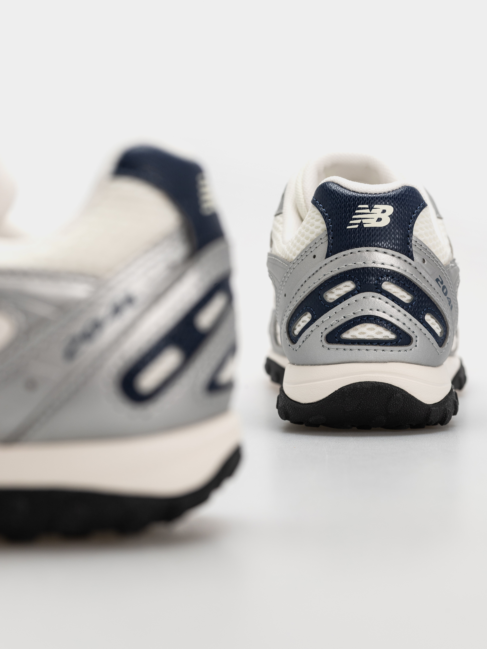 Boty New Balance 204L (sea salt/silver metallic/nb navy)