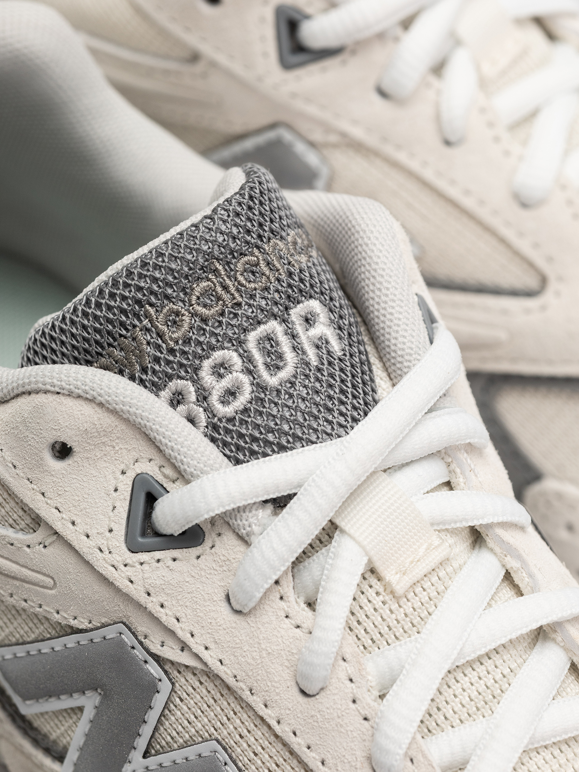 Boty New Balance 880R (sea salt/slate grey)