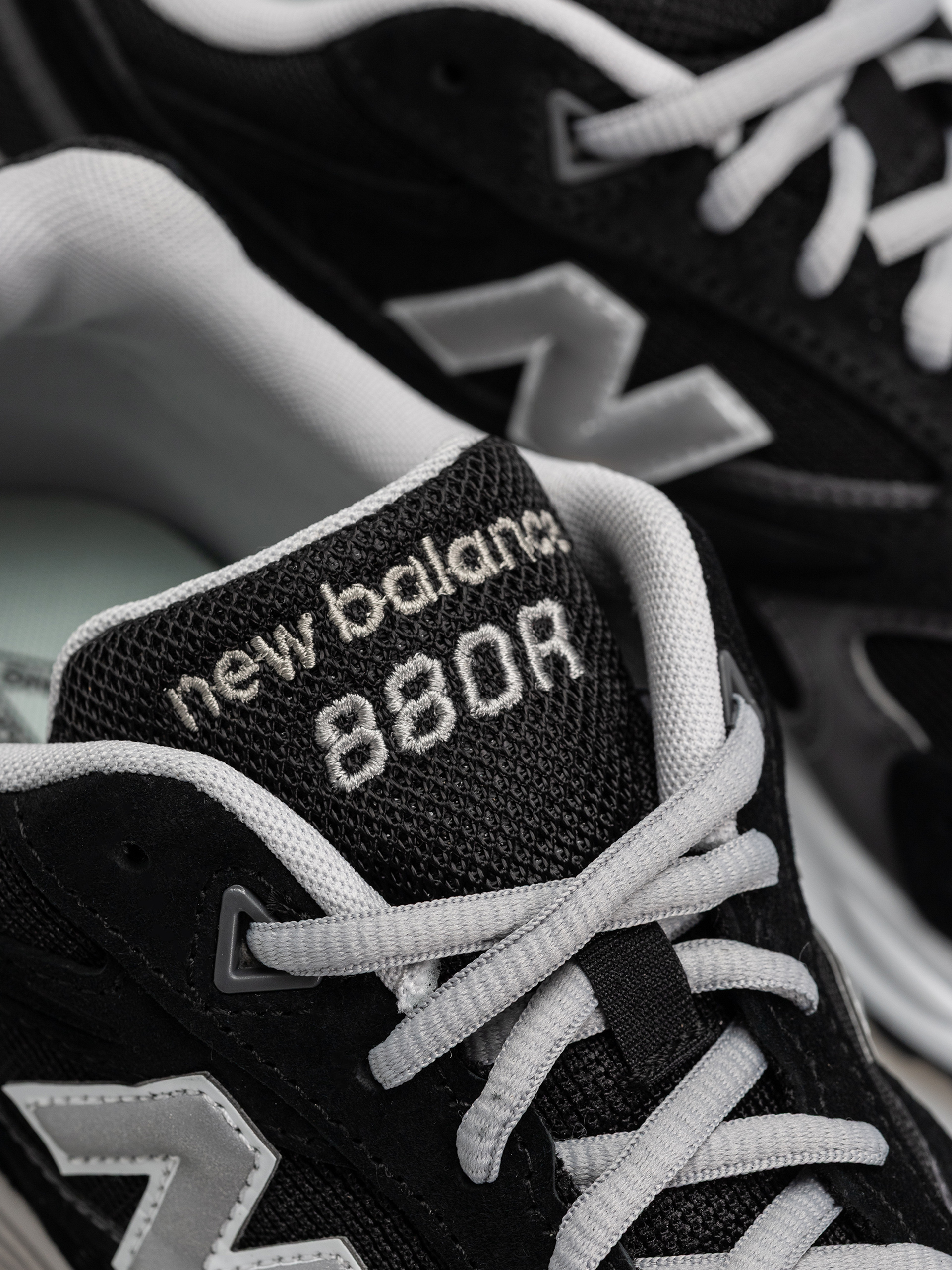 Boty New Balance 880R (black/castlerock)