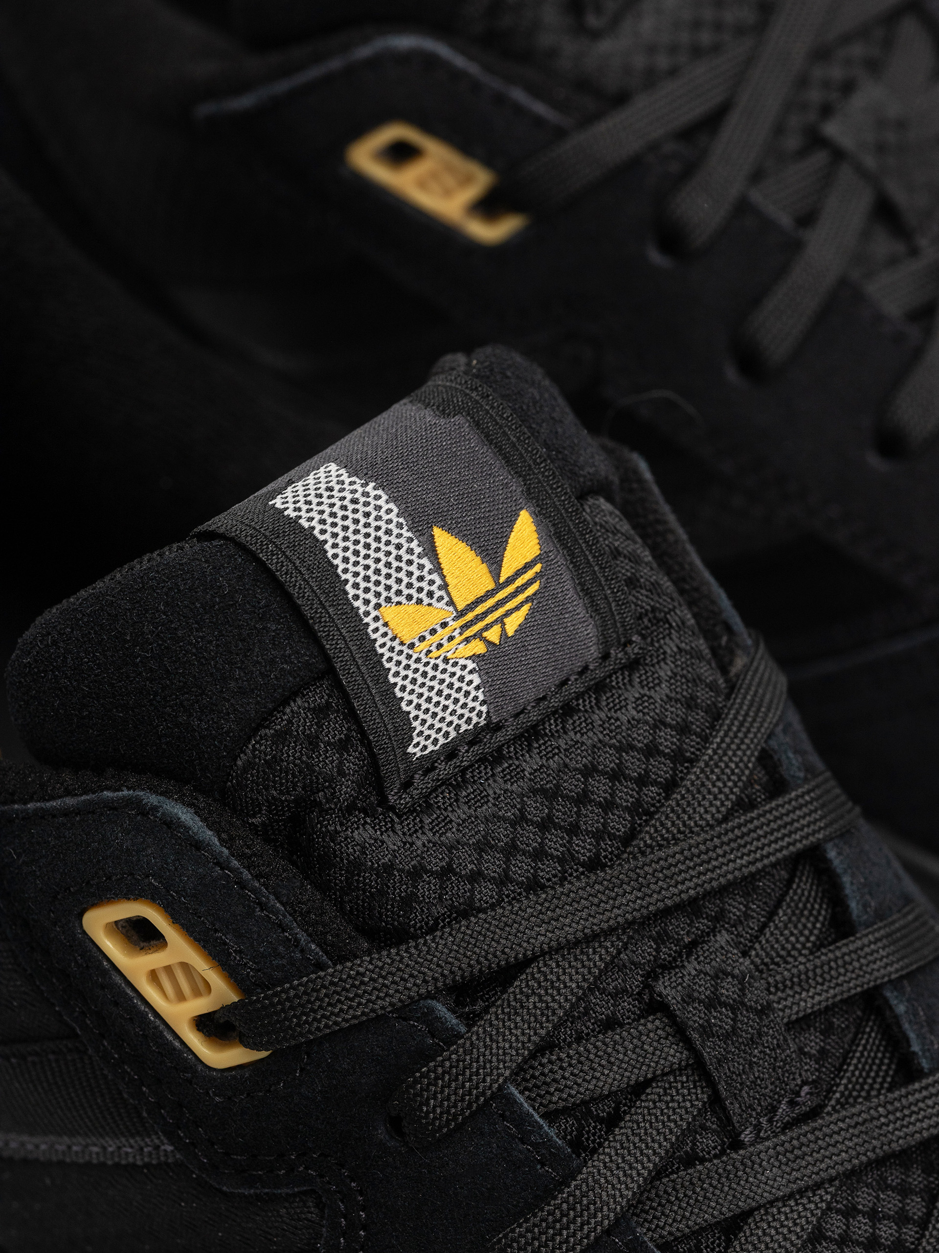 Boty adidas Tekkira Cup (carbon/carbon/cblack)