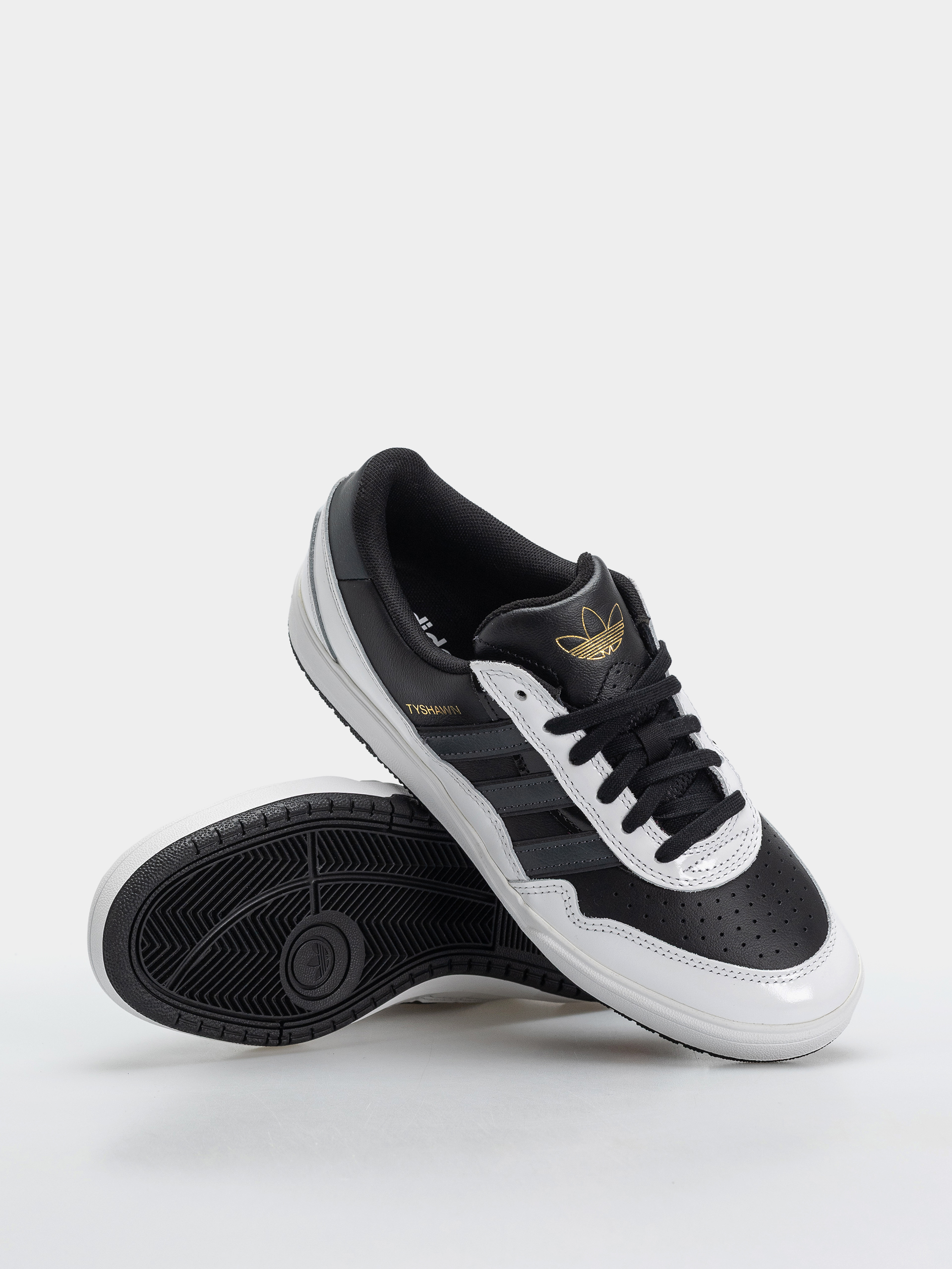 Boty adidas Tyshawn II (cblack/carbon/ftwwht)