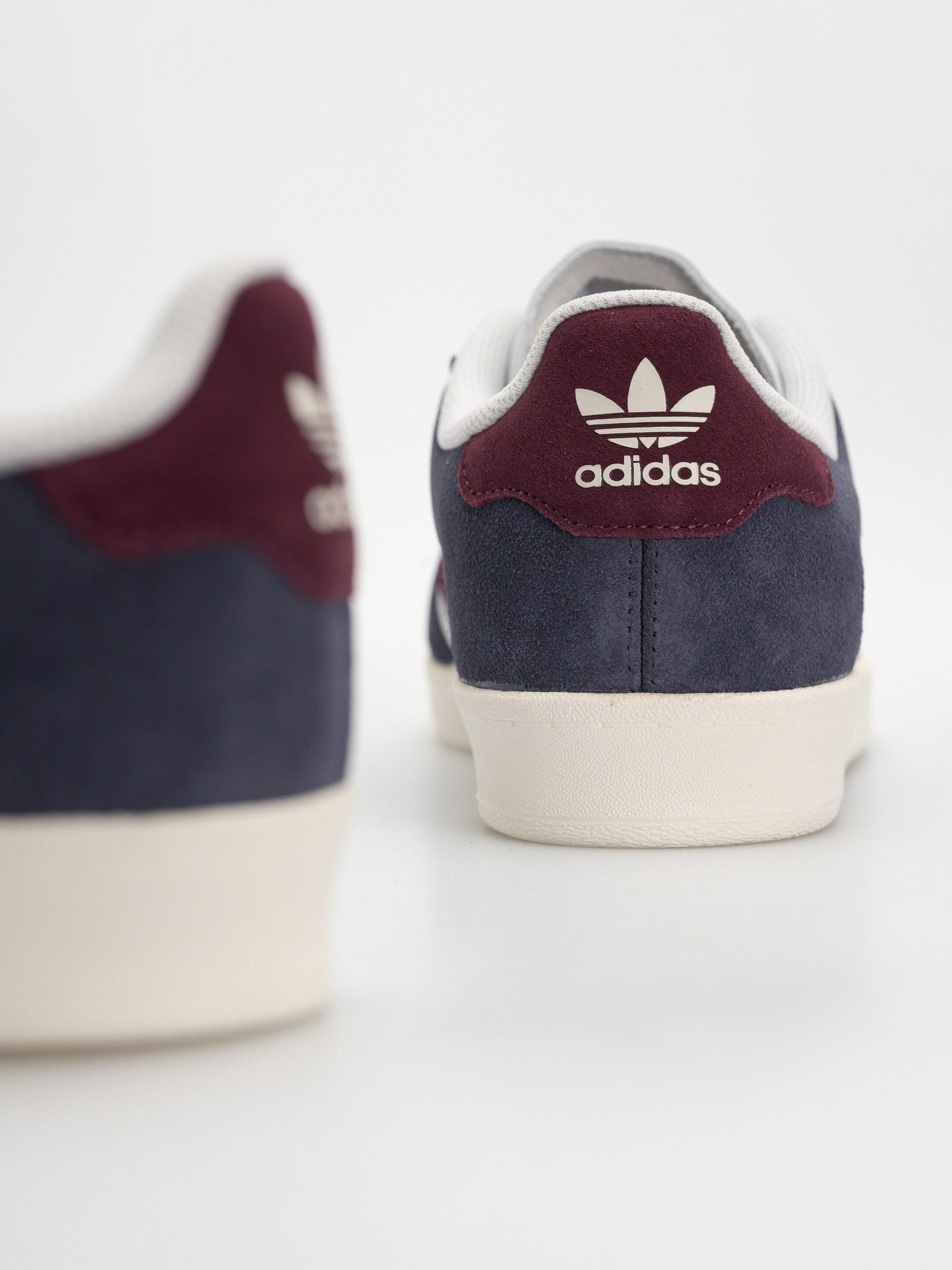 Boty adidas Superskate Low (shanav/maroon/crywht)
