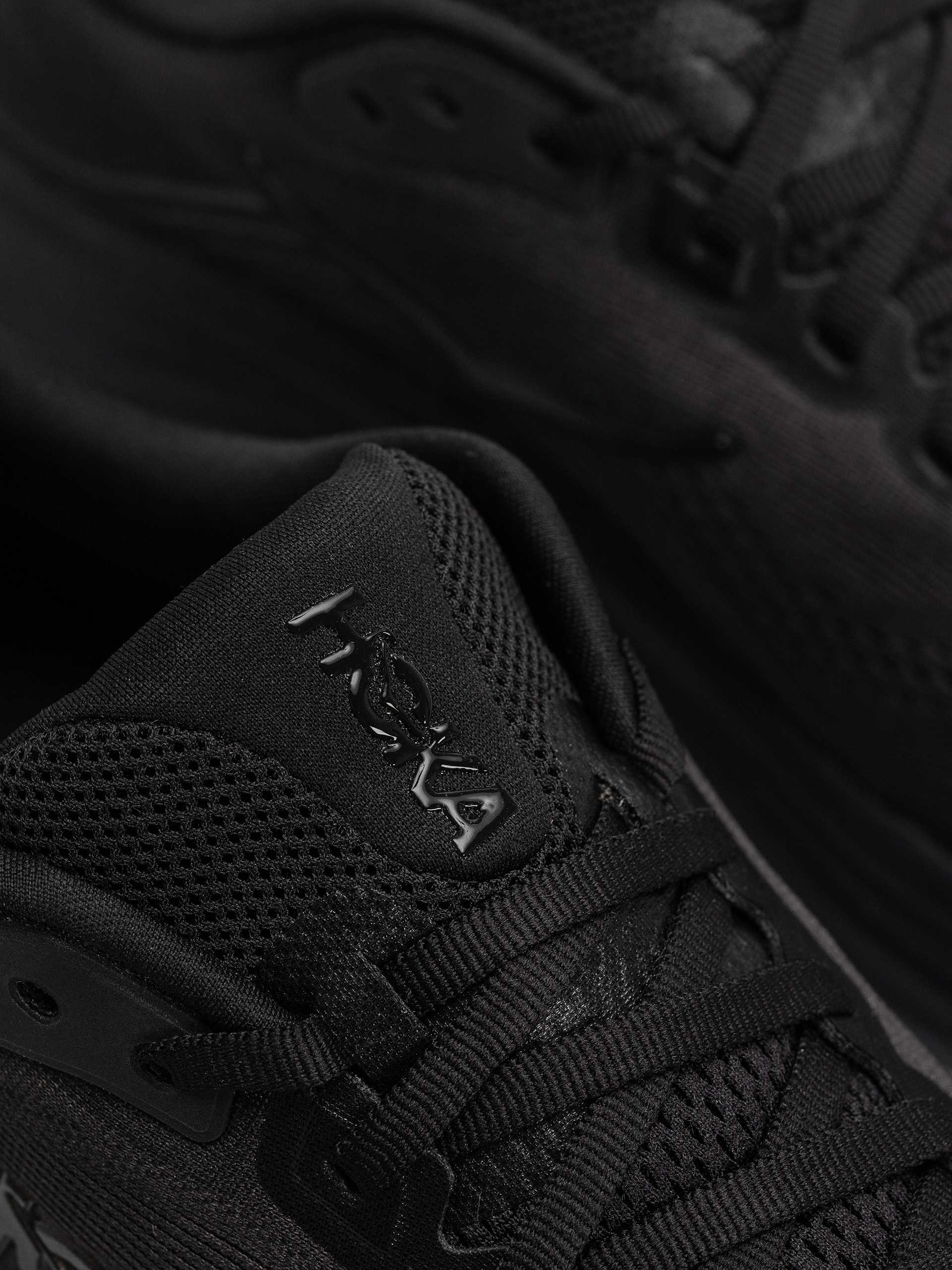 Boty Hoka Clifton 11 (black/black)
