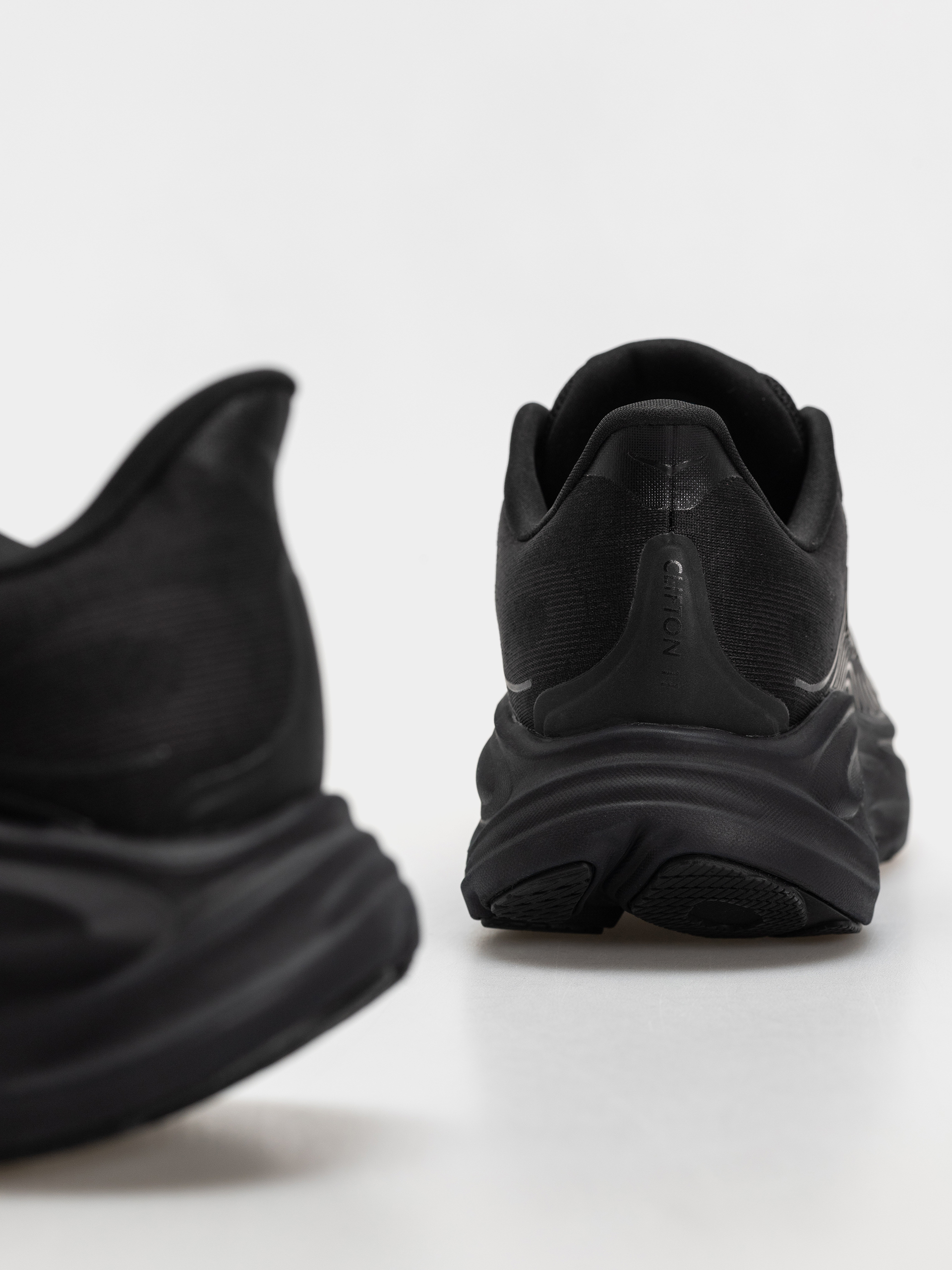 Boty Hoka Clifton 11 (black/black)
