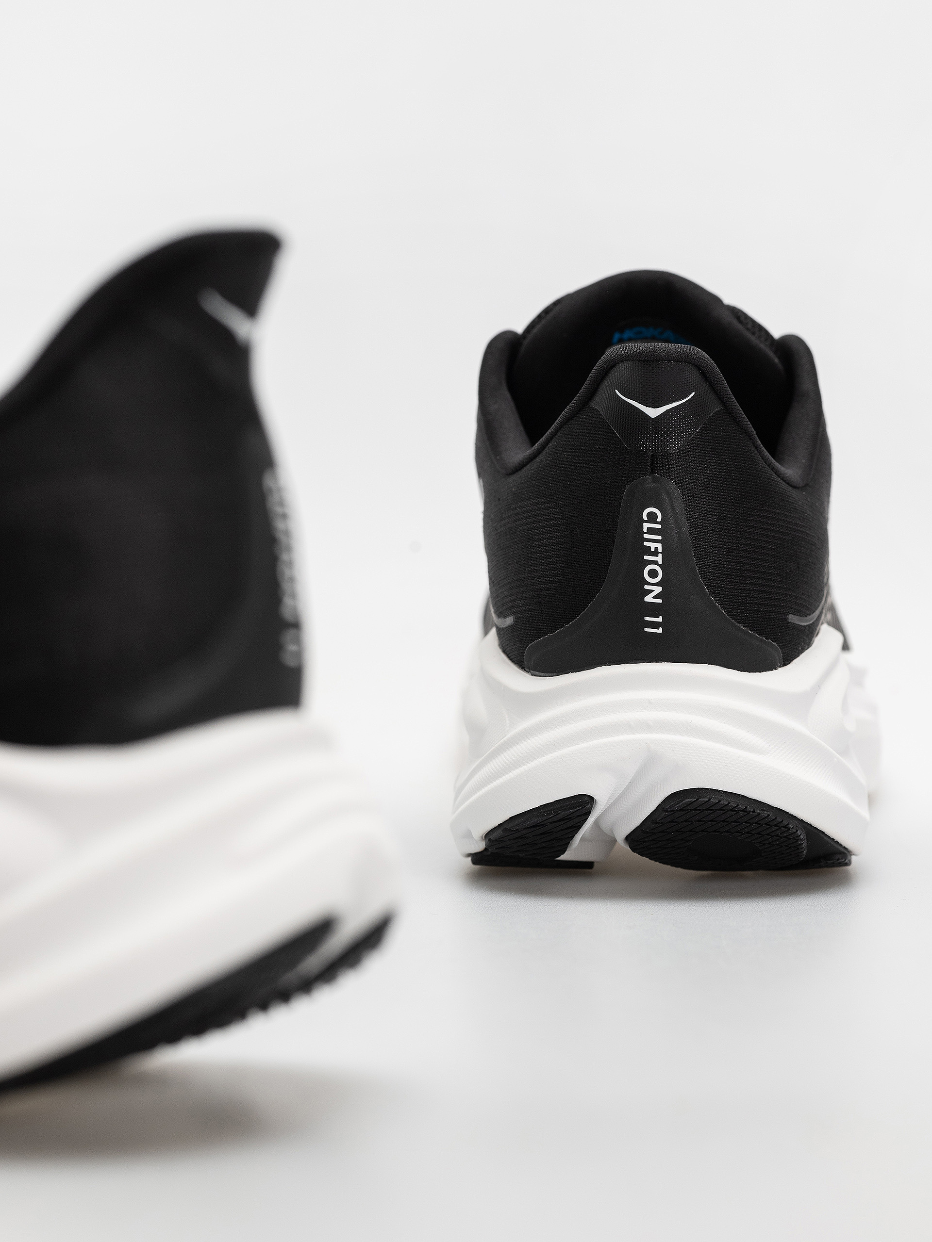Boty Hoka Clifton 11 (black/white)