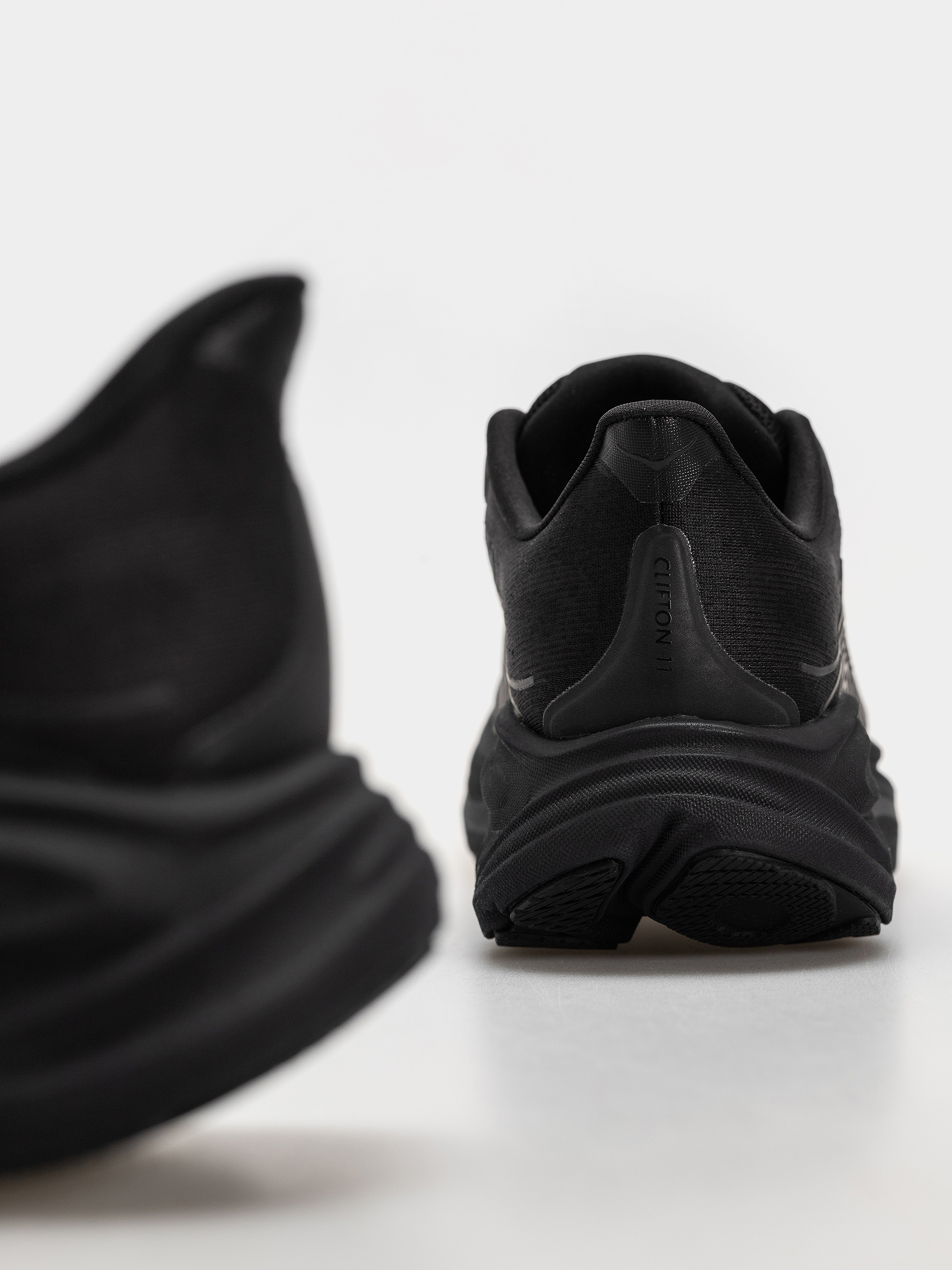 Boty Hoka Clifton 11 Wmn (black/black)