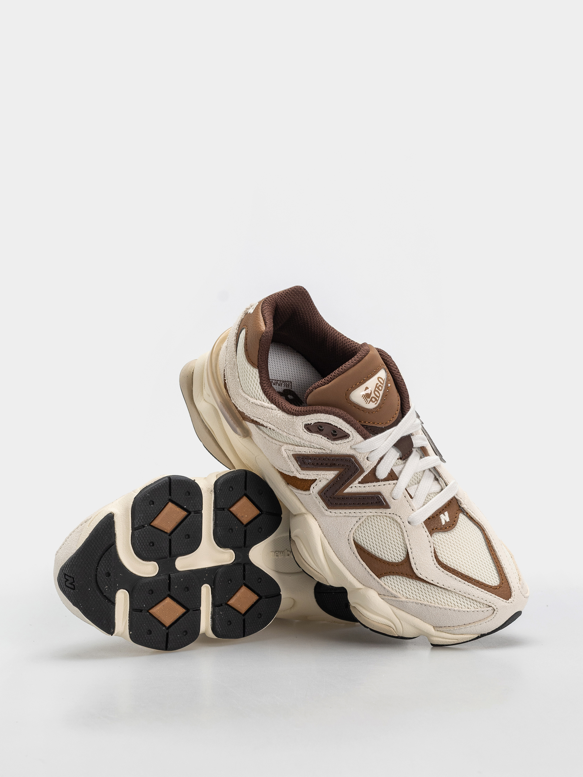 Boty New Balance 9060 JR (breakfast tea/angora)