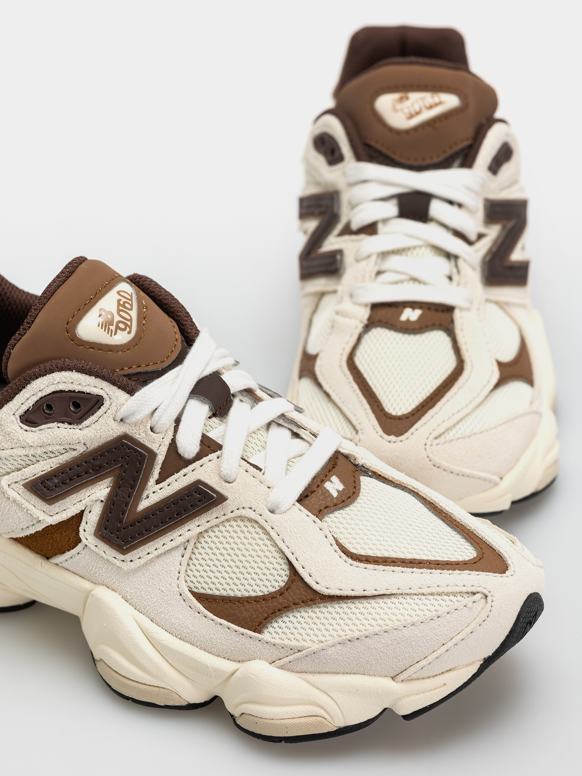 Boty New Balance 9060 JR (breakfast tea/angora)