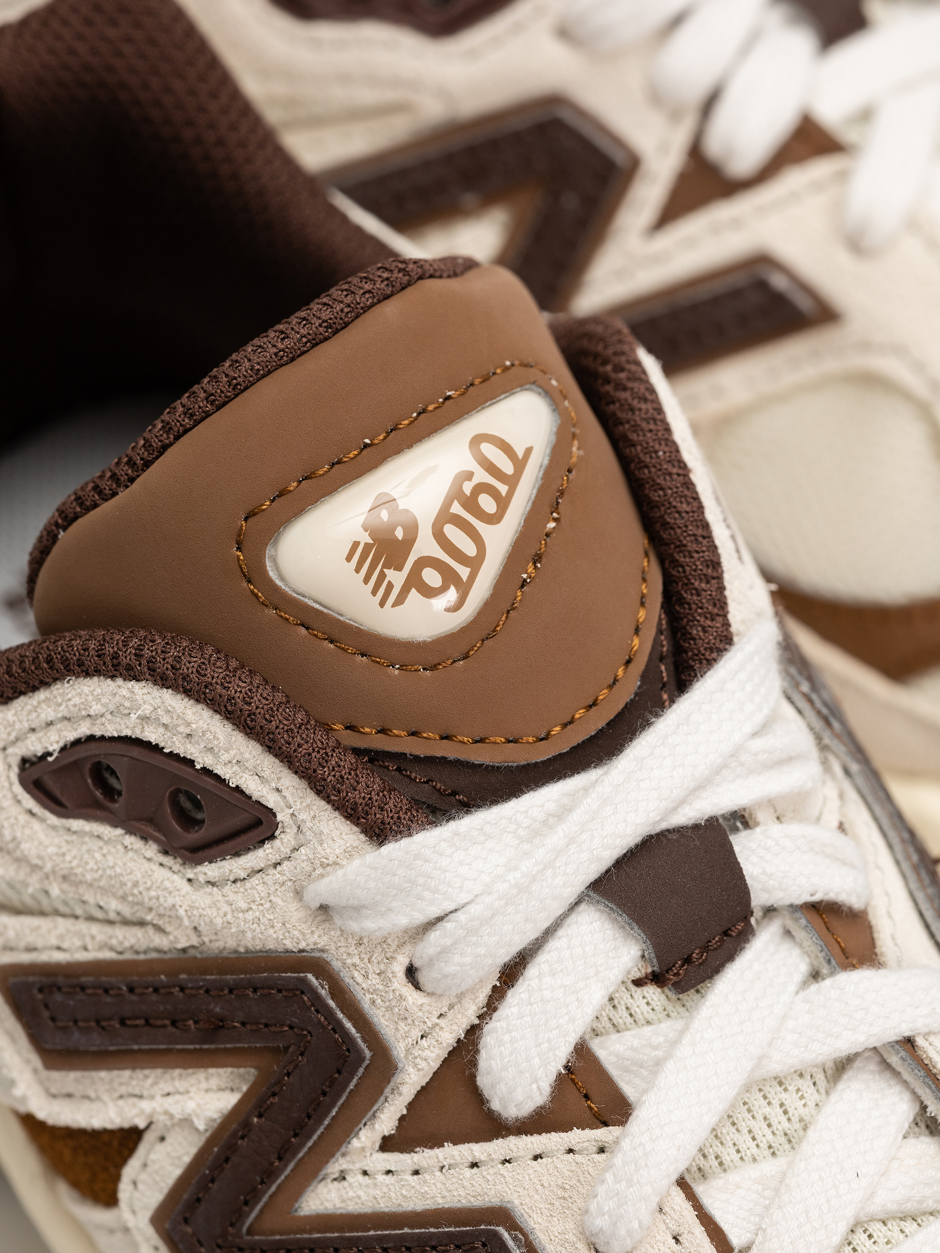 Boty New Balance 9060 JR (breakfast tea/angora)