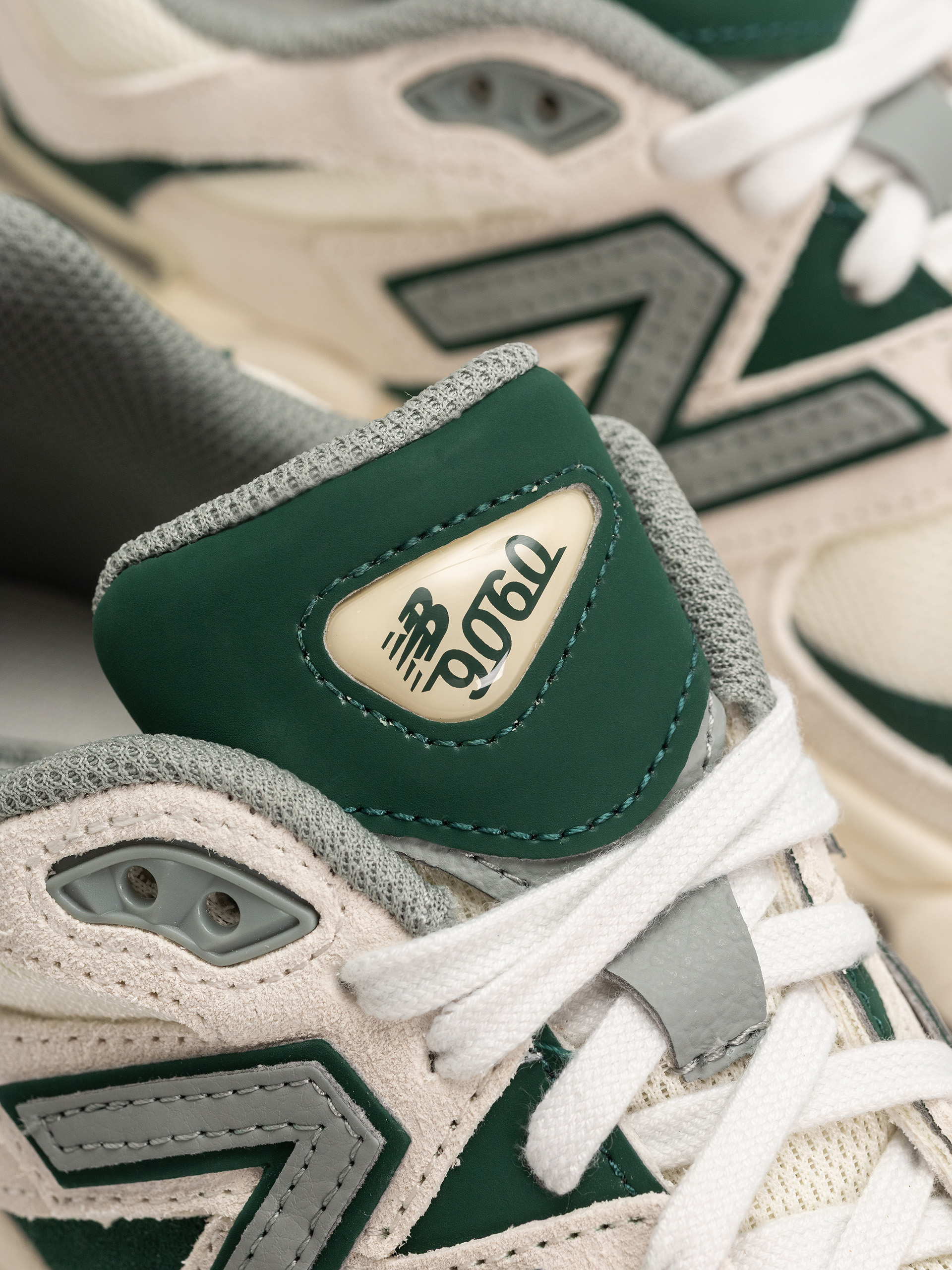 Boty New Balance 9060 (nightwatch green/angora)