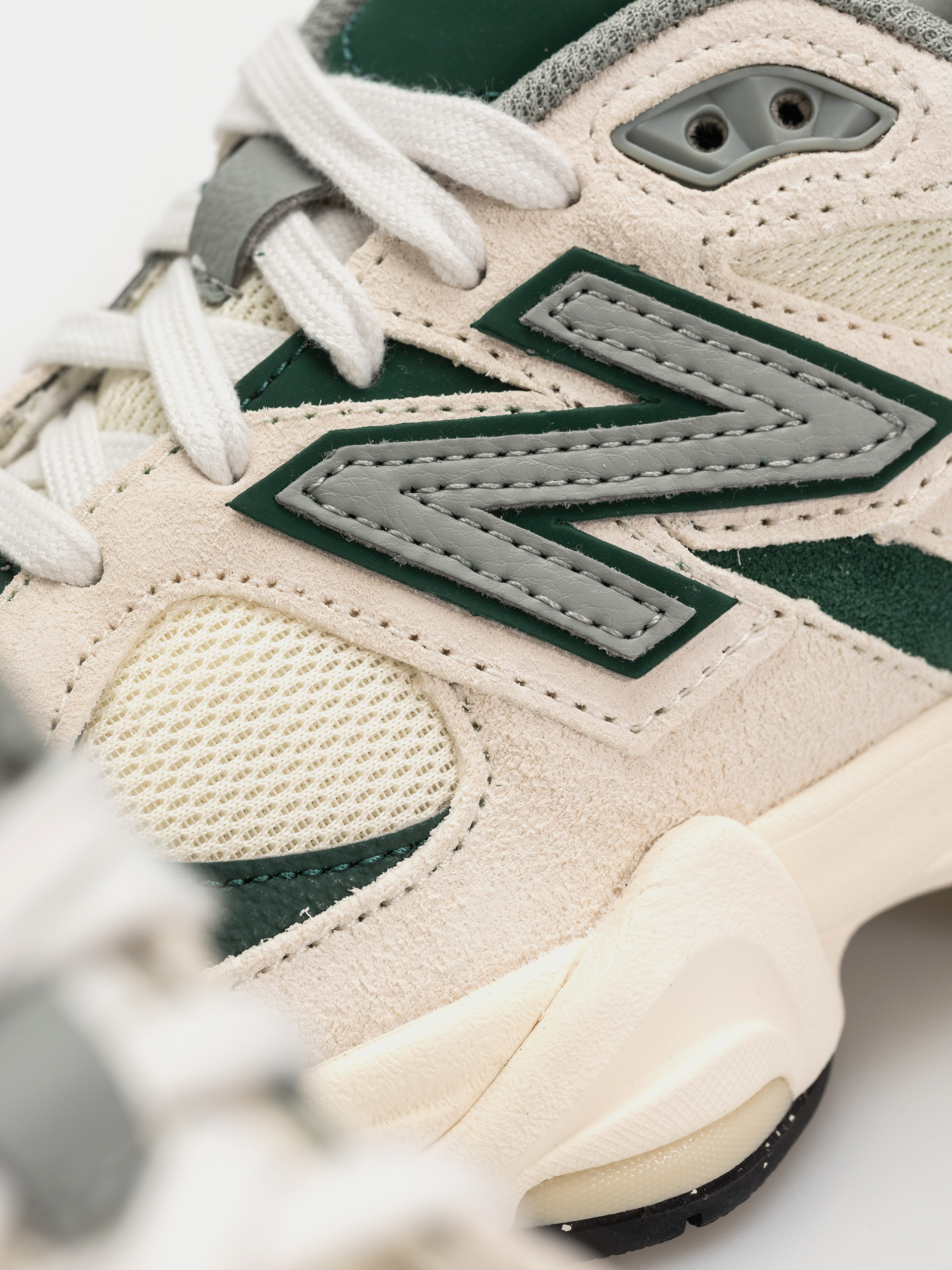 Boty New Balance 9060 (nightwatch green/angora)
